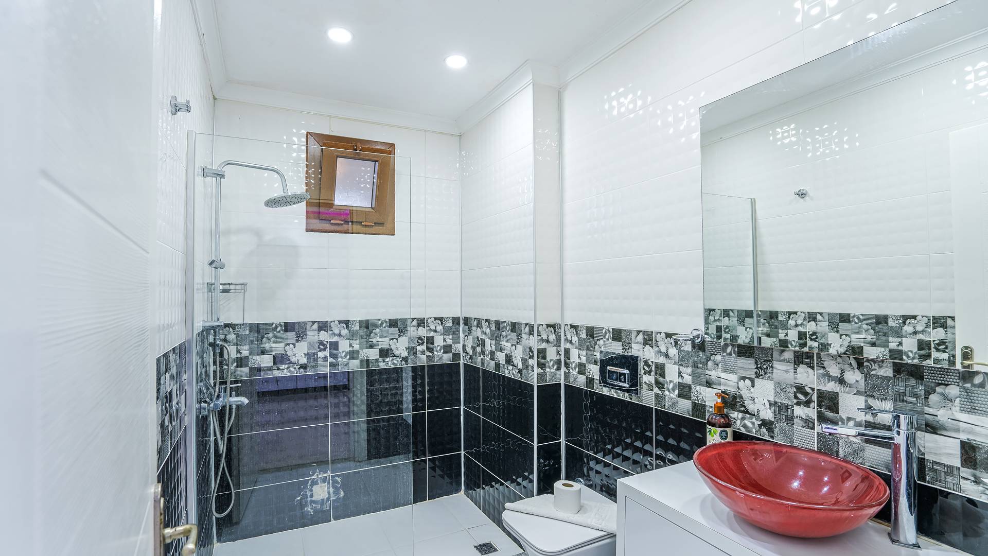 Kaş Sarıbelen'de Kalabalık Aileler İçin Uygun, Özel Havuzlu, Kiralık Villa