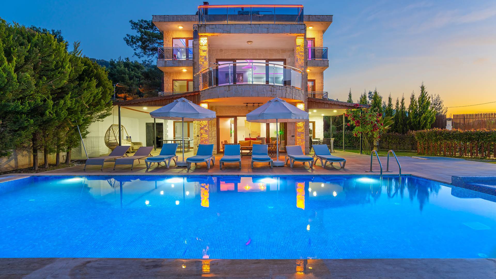 Kaş Sarıbelen'de Kalabalık Aileler İçin Uygun, Özel Havuzlu, Kiralık Villa