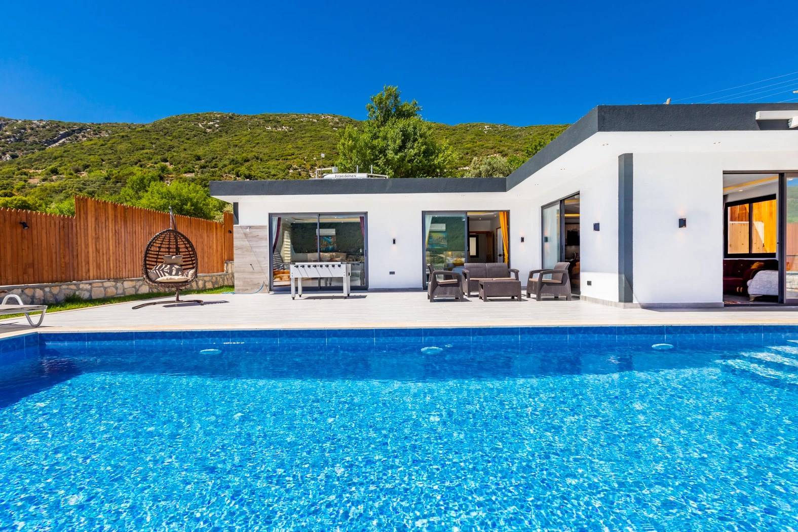 Kaş Sarıbelen'de Muhteşem Doğa Manzaralı, Özel Havuzlu, Lüks Villa