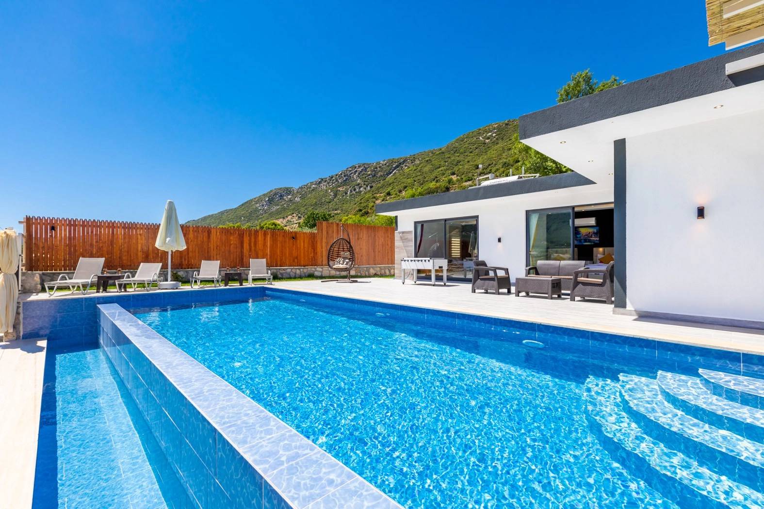 Kaş Sarıbelen'de Muhteşem Doğa Manzaralı, Özel Havuzlu, Lüks Villa