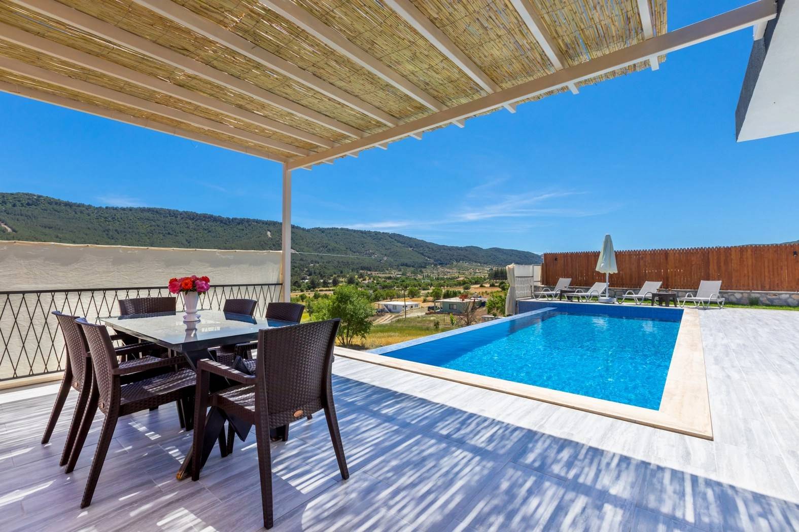 Kaş Sarıbelen'de Muhteşem Doğa Manzaralı, Özel Havuzlu, Lüks Villa