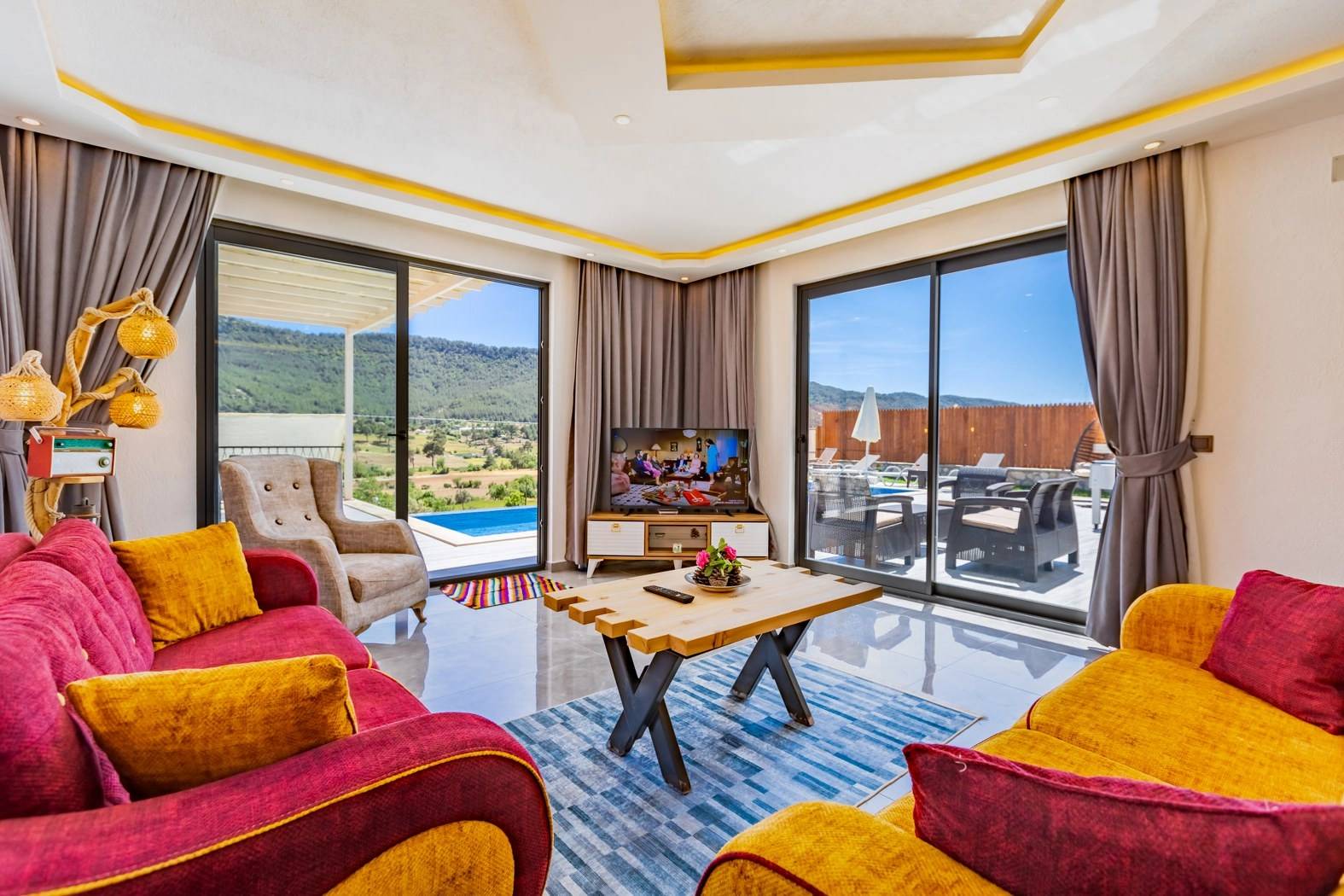Kaş Sarıbelen'de Muhteşem Doğa Manzaralı, Özel Havuzlu, Lüks Villa