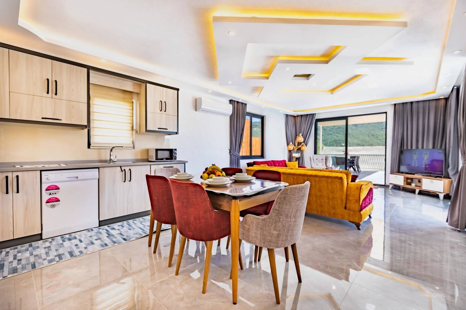 Kaş Sarıbelen'de Muhteşem Doğa Manzaralı, Özel Havuzlu, Lüks Villa