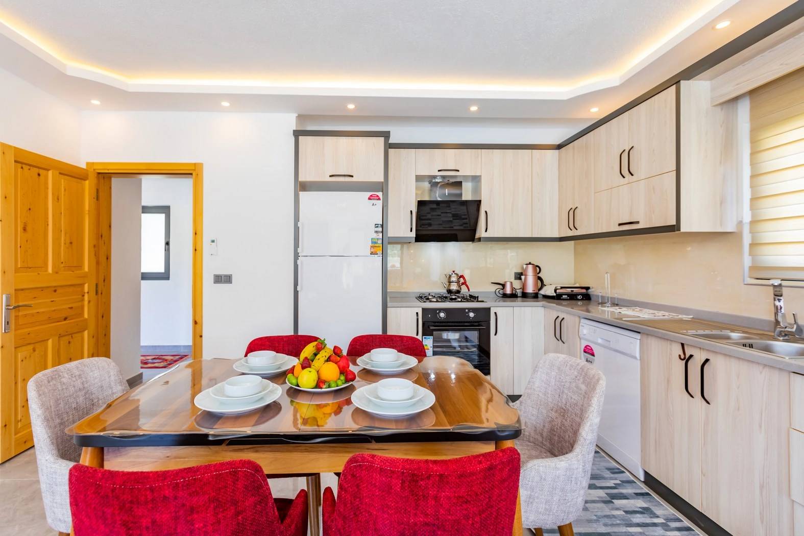 Kaş Sarıbelen'de Muhteşem Doğa Manzaralı, Özel Havuzlu, Lüks Villa