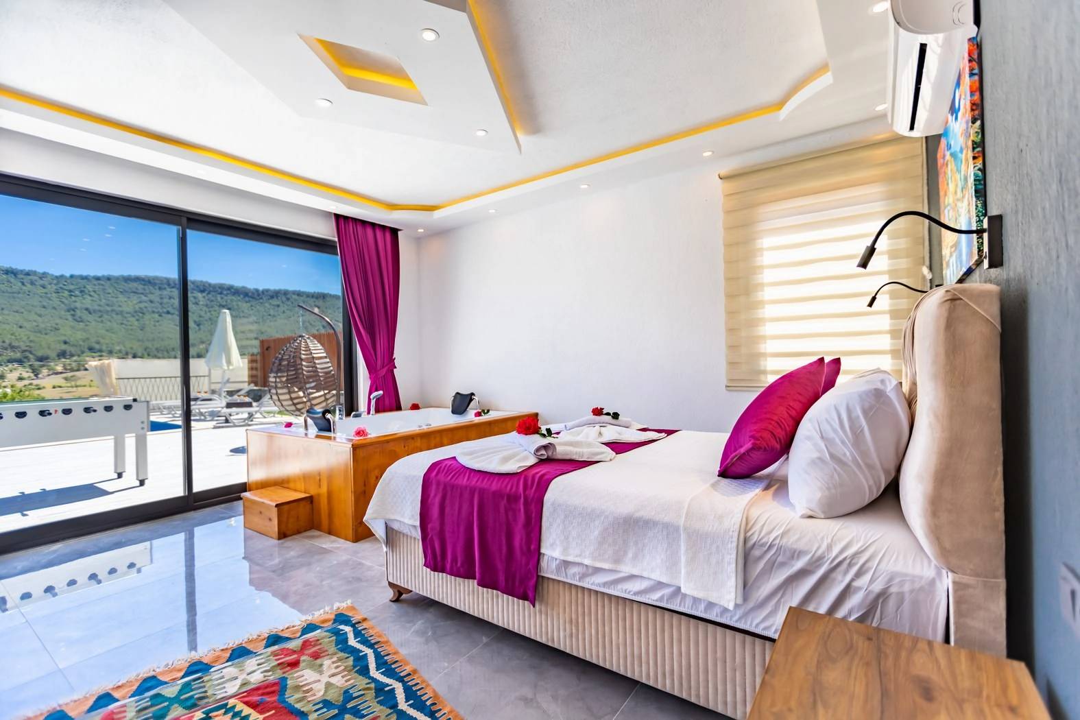 Kaş Sarıbelen'de Muhteşem Doğa Manzaralı, Özel Havuzlu, Lüks Villa