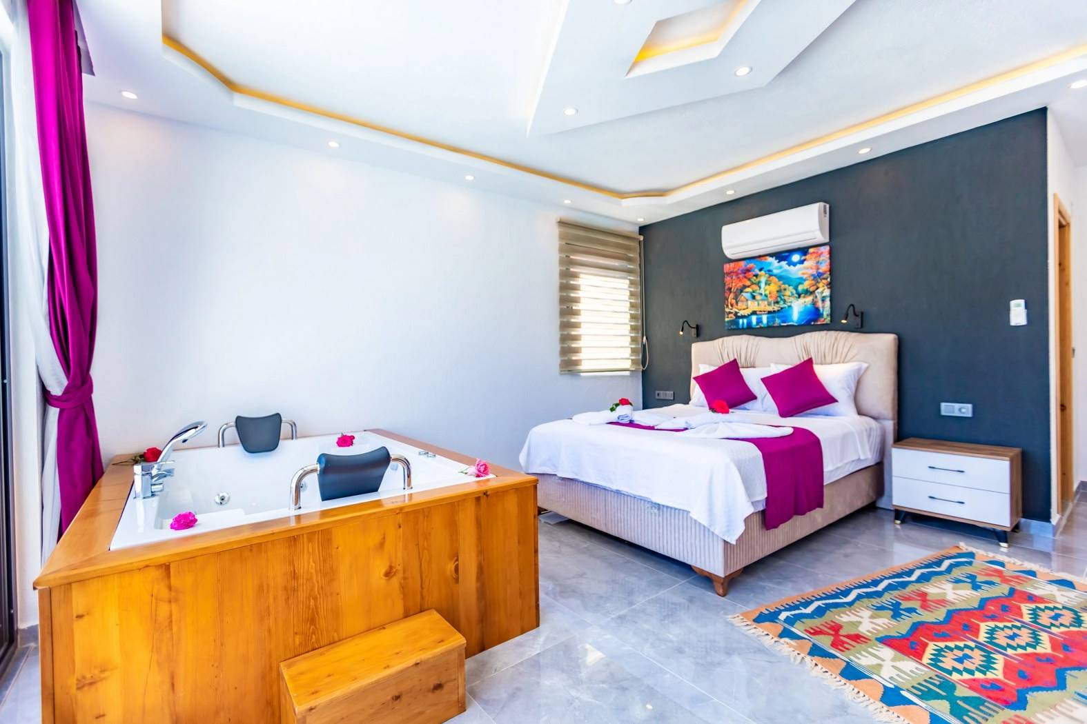 Kaş Sarıbelen'de Muhteşem Doğa Manzaralı, Özel Havuzlu, Lüks Villa