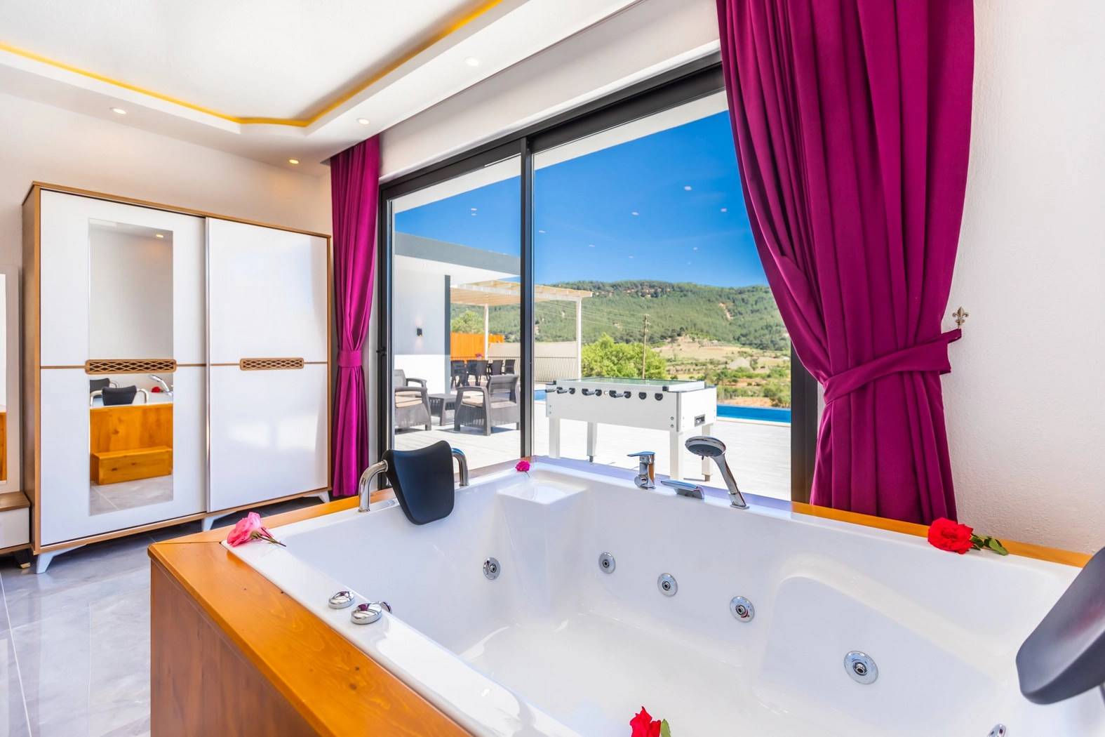 Kaş Sarıbelen'de Muhteşem Doğa Manzaralı, Özel Havuzlu, Lüks Villa