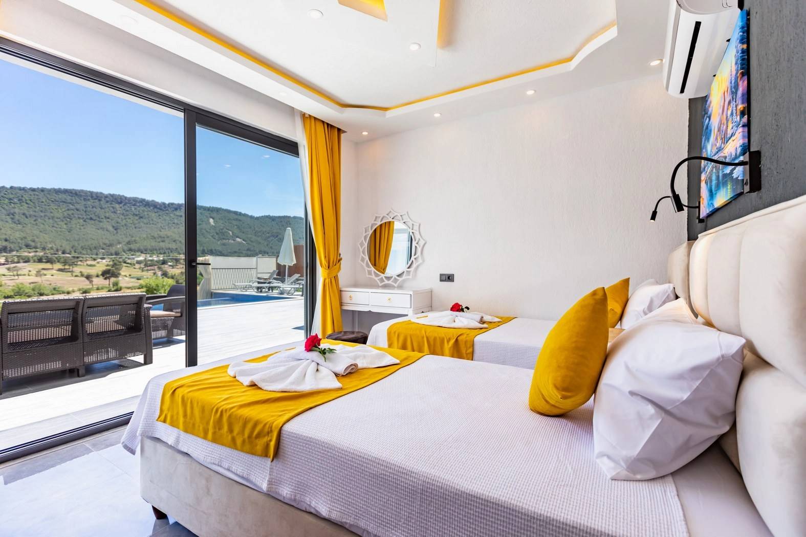 Kaş Sarıbelen'de Muhteşem Doğa Manzaralı, Özel Havuzlu, Lüks Villa