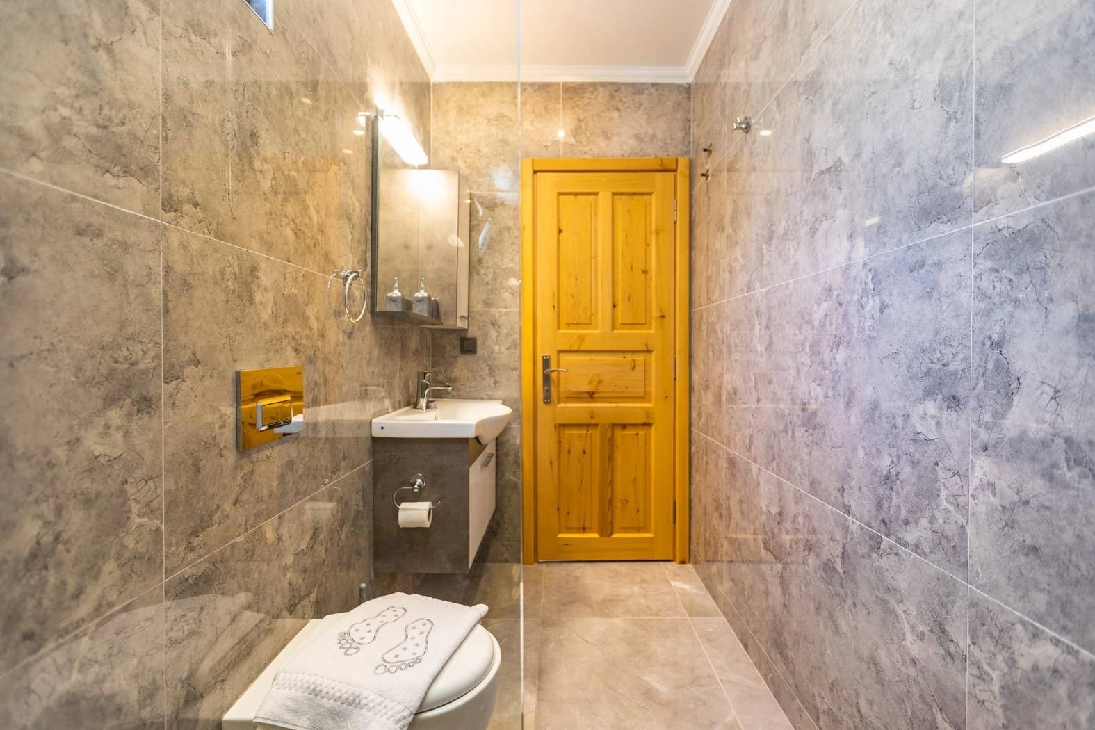 Kaş Sarıbelen'de Muhteşem Doğa Manzaralı, Özel Havuzlu, Lüks Villa