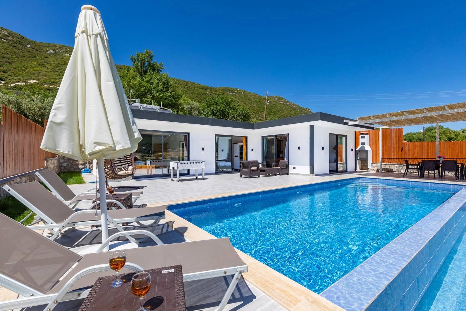 Kaş Sarıbelen'de Muhteşem Doğa Manzaralı, Özel Havuzlu, Lüks Villa