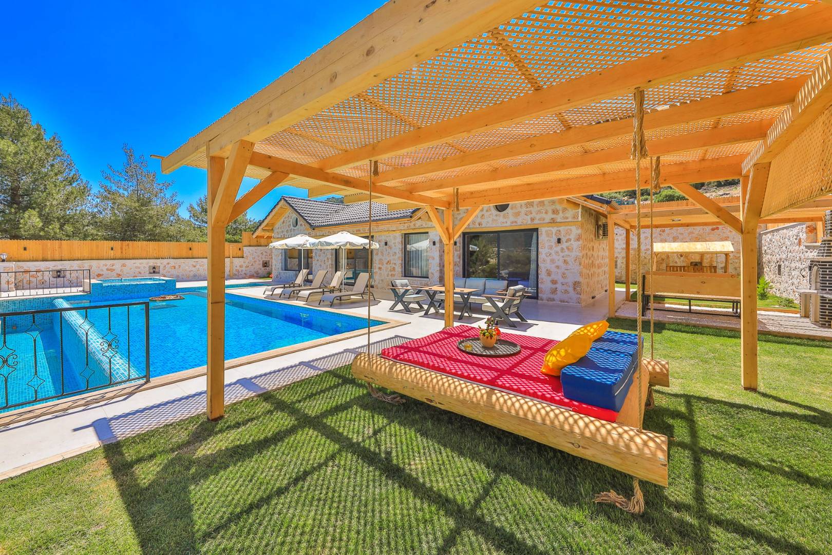 Kaş Sarıbelen'de Sakin Konumda, Özel Havuzlu, Taş Villa
