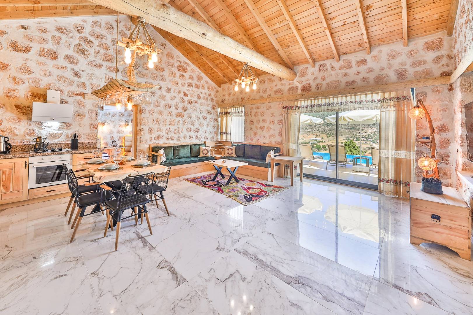 Kaş Sarıbelen'de Sakin Konumda, Özel Havuzlu, Taş Villa