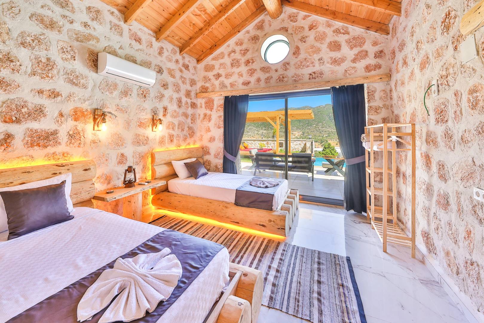 Kaş Sarıbelen'de Sakin Konumda, Özel Havuzlu, Taş Villa