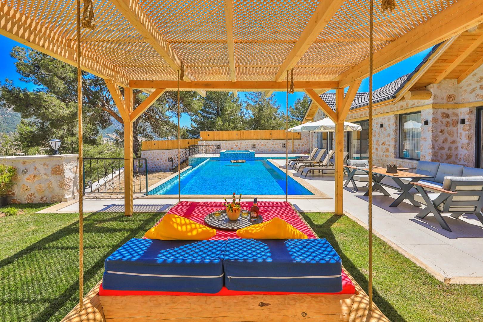 Kaş Sarıbelen'de Sakin Konumda, Özel Havuzlu, Taş Villa