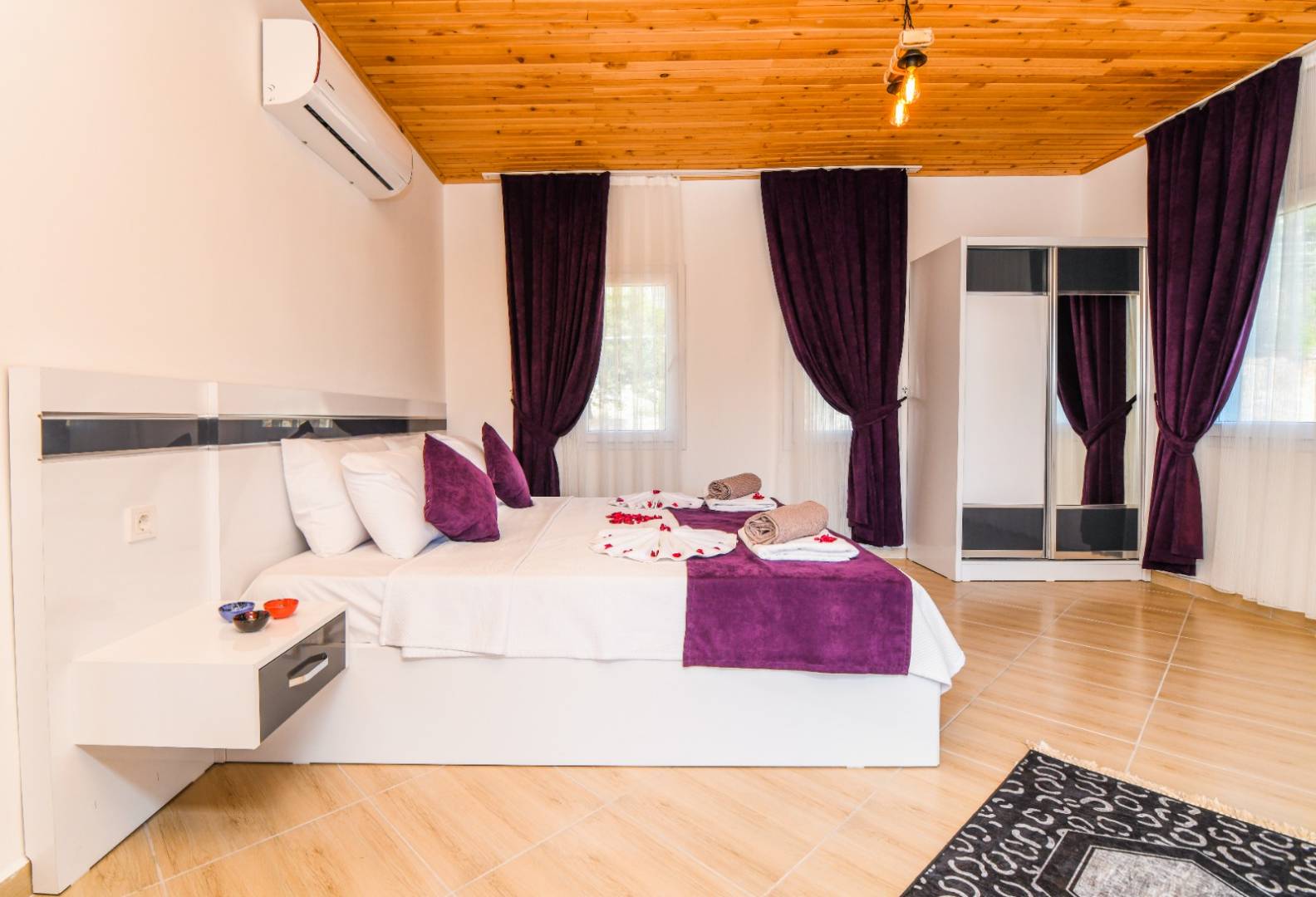 Kaş Ulugöl'de Doğa İçerisinde, Özel Havuzlu ve Jakuzili, Kiralık Villa