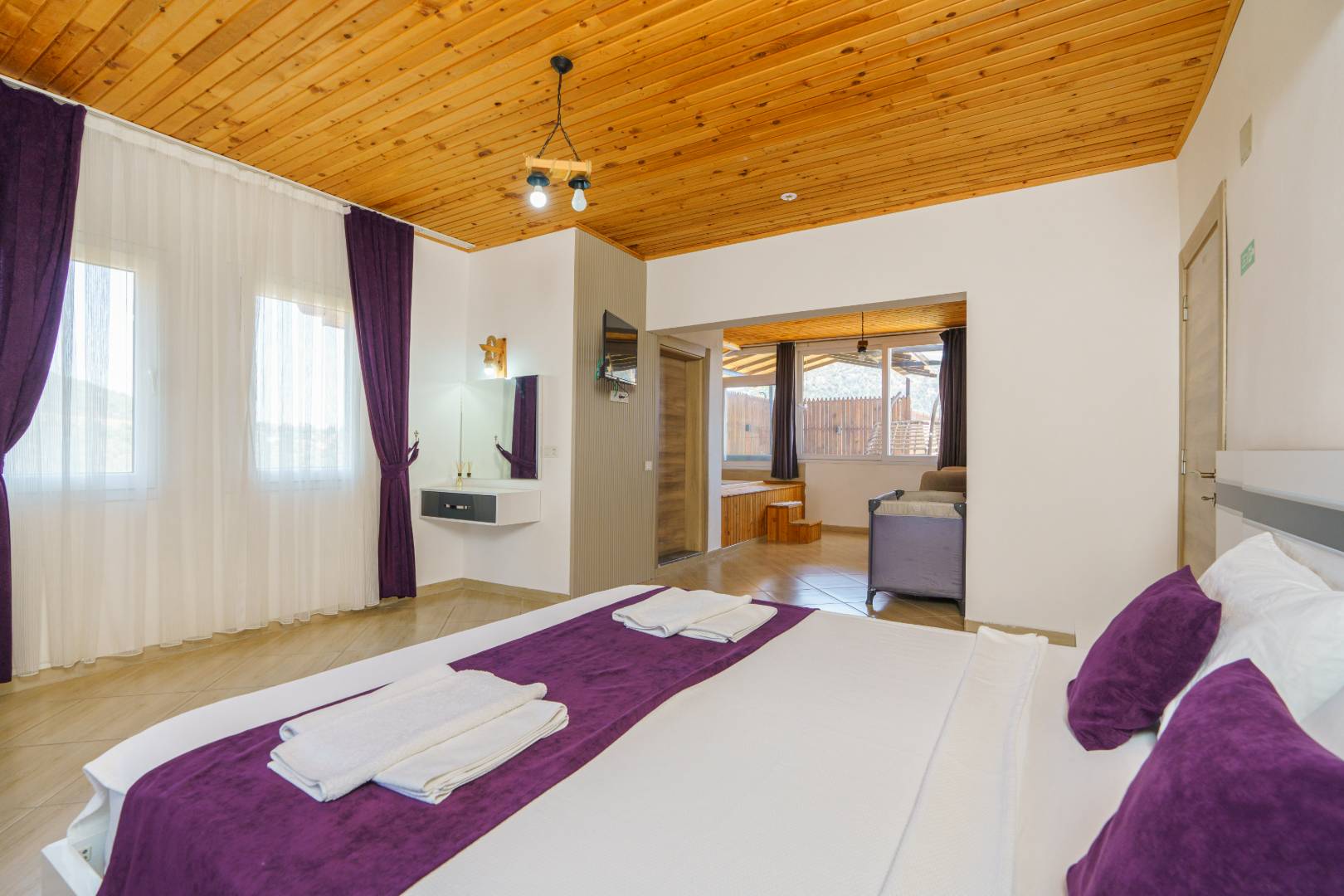 Kaş Ulugöl'de Doğa İçerisinde, Özel Havuzlu ve Jakuzili, Kiralık Villa