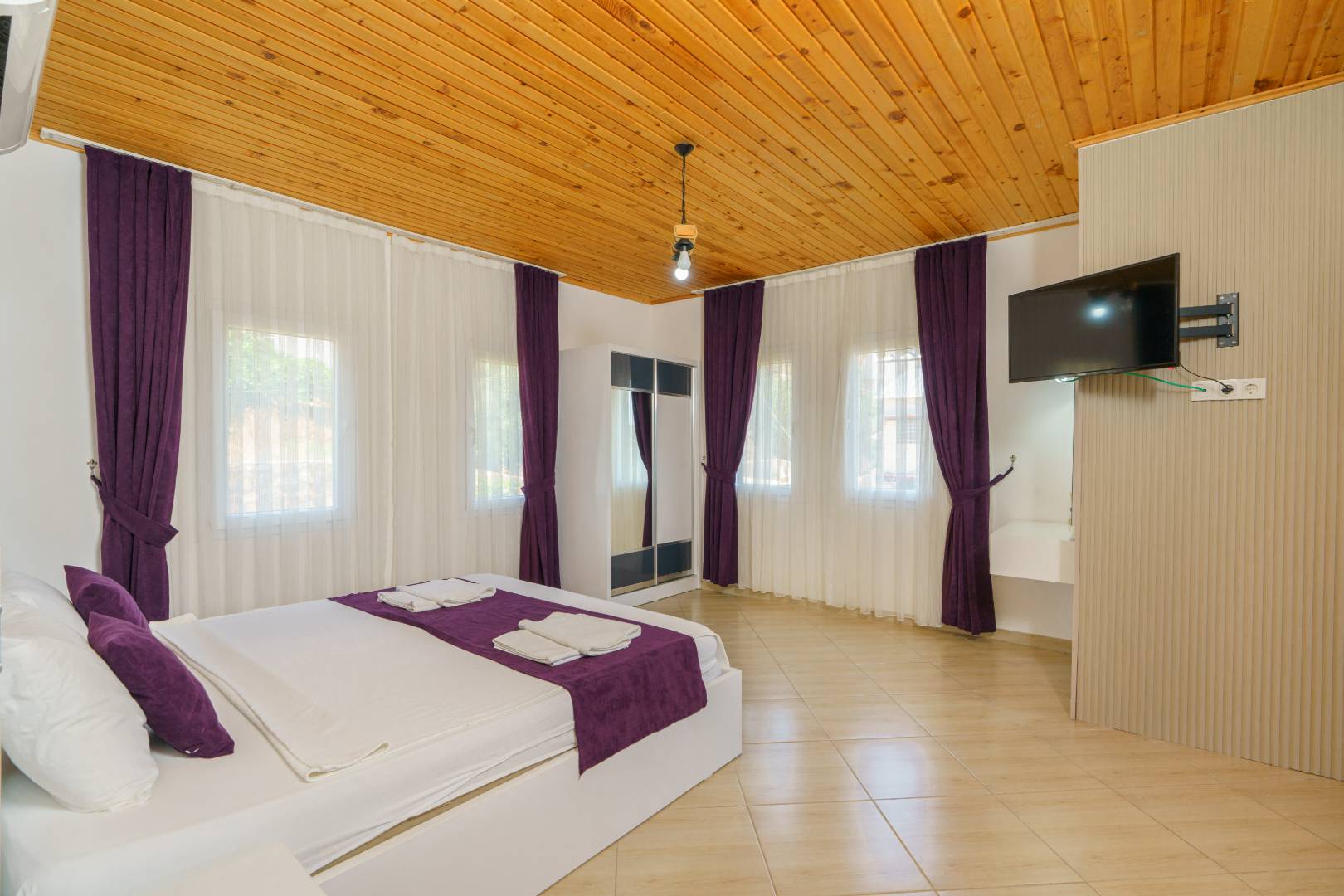 Kaş Ulugöl'de Doğa İçerisinde, Özel Havuzlu ve Jakuzili, Kiralık Villa