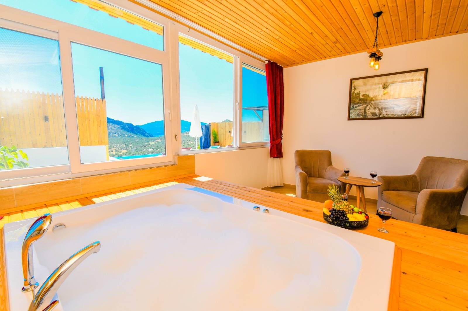 Kaş Ulugöl'de Doğa İçerisinde, Özel Havuzlu ve Jakuzili, Kiralık Villa
