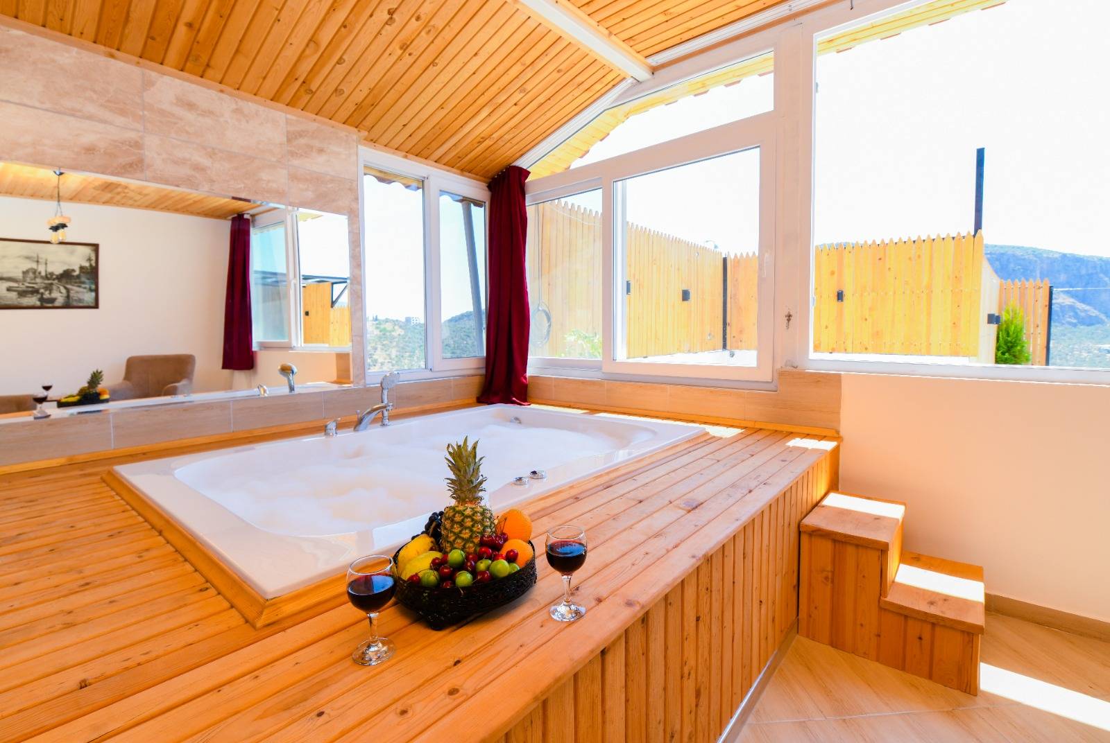 Kaş Ulugöl'de Doğa İçerisinde, Özel Havuzlu ve Jakuzili, Kiralık Villa