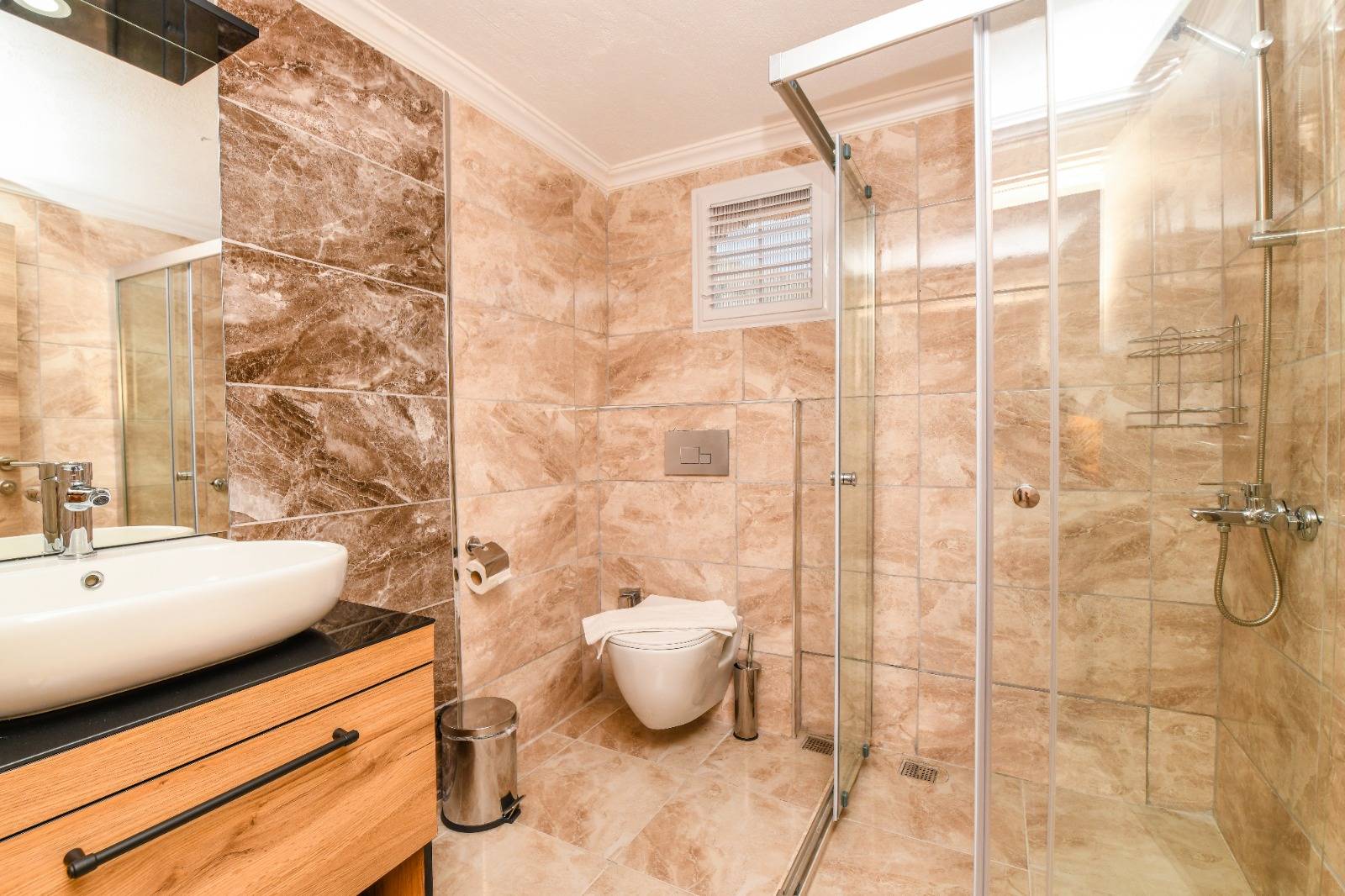 Kaş Ulugöl'de Doğa İçerisinde, Özel Havuzlu ve Jakuzili, Kiralık Villa