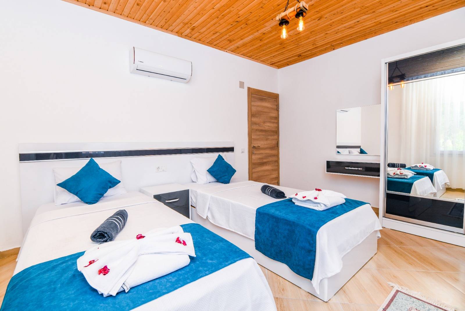 Kaş Ulugöl'de Doğa İçerisinde, Özel Havuzlu ve Jakuzili, Kiralık Villa