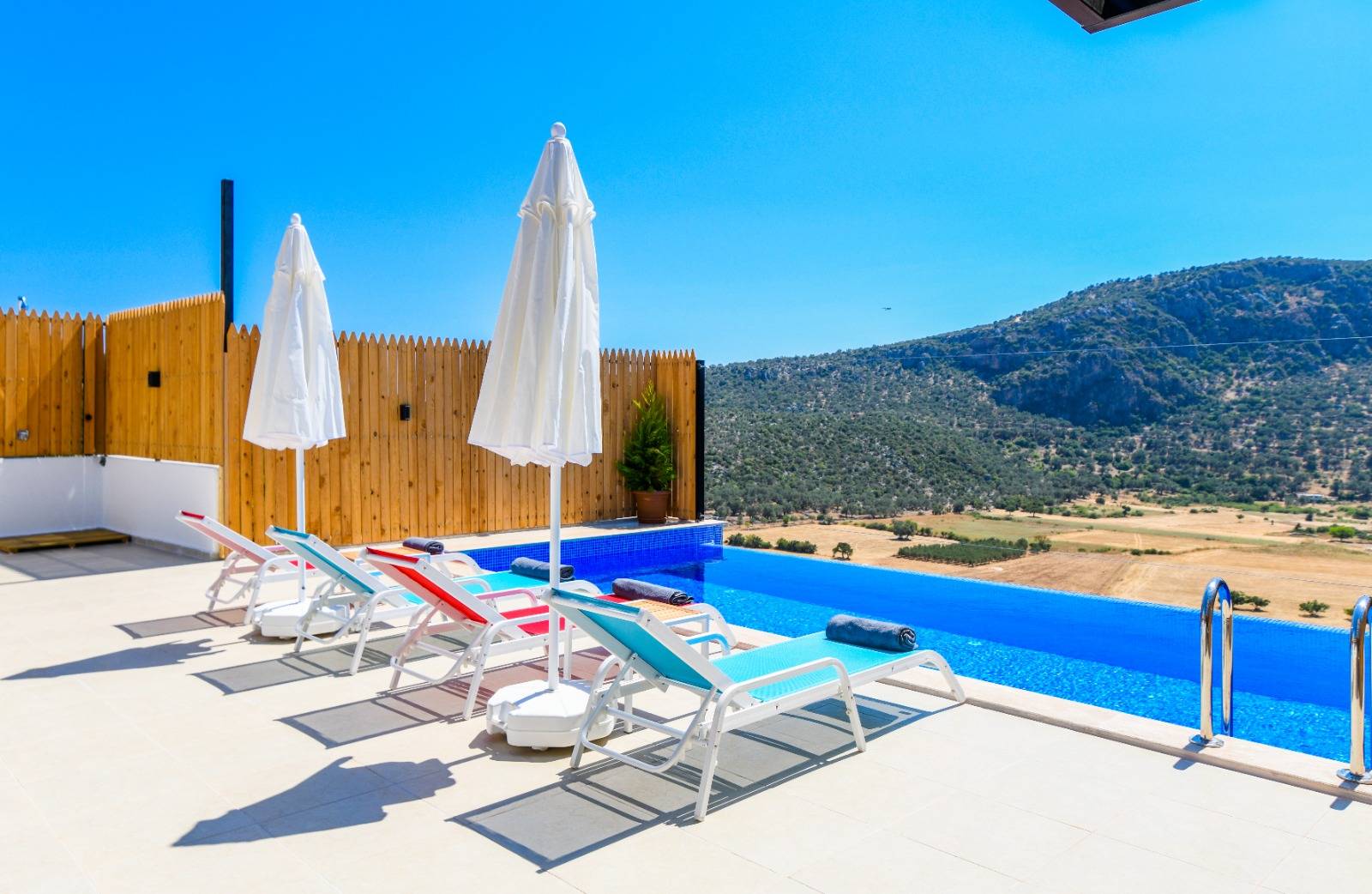 Kaş Ulugöl'de Doğa İçerisinde, Özel Havuzlu ve Jakuzili, Kiralık Villa