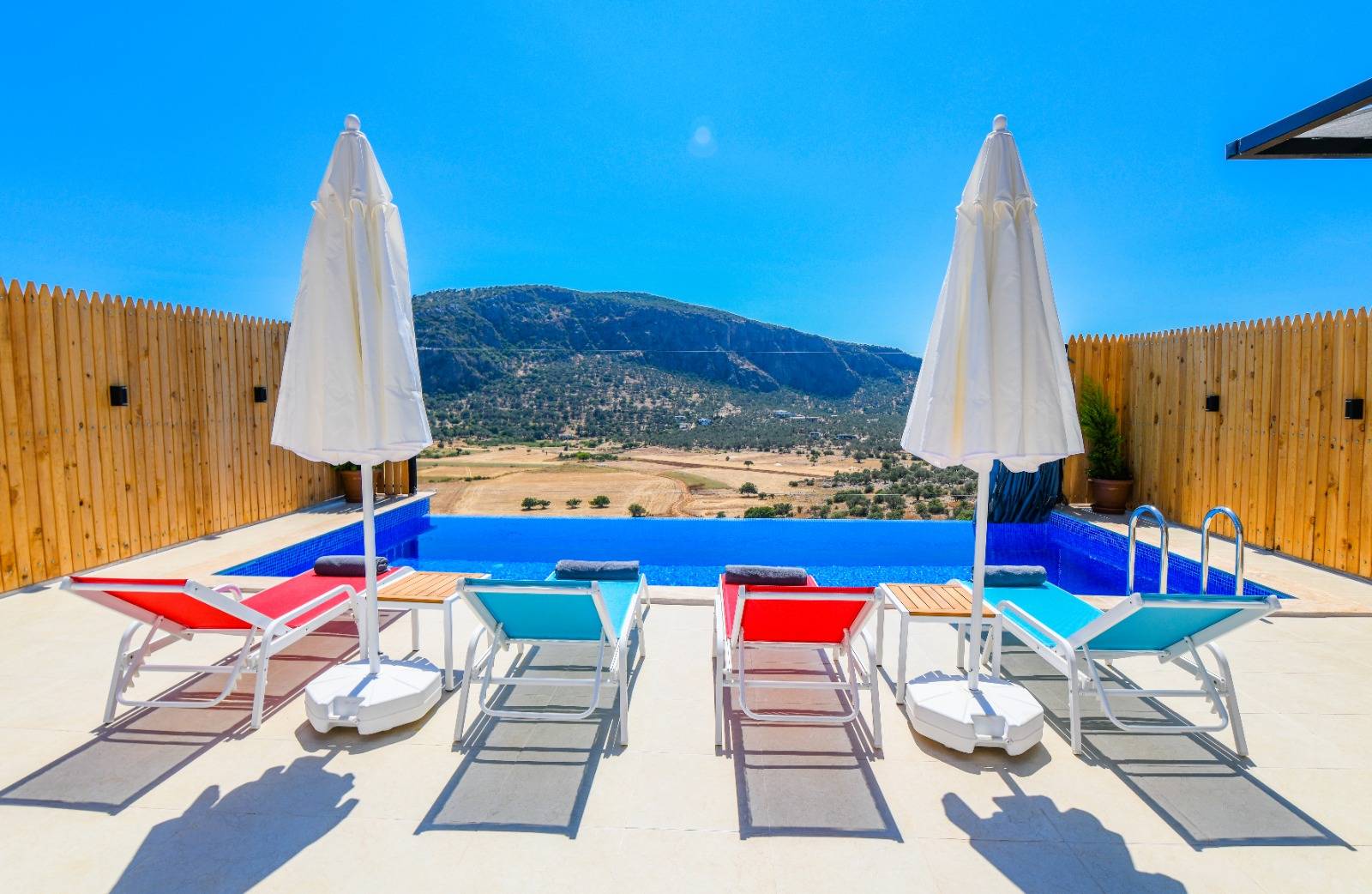 Kaş Ulugöl'de Doğa İçerisinde, Özel Havuzlu ve Jakuzili, Kiralık Villa