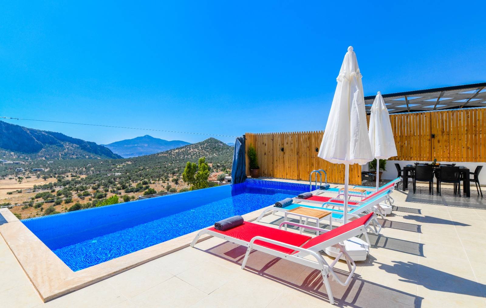 Kaş Ulugöl'de Doğa İçerisinde, Özel Havuzlu ve Jakuzili, Kiralık Villa