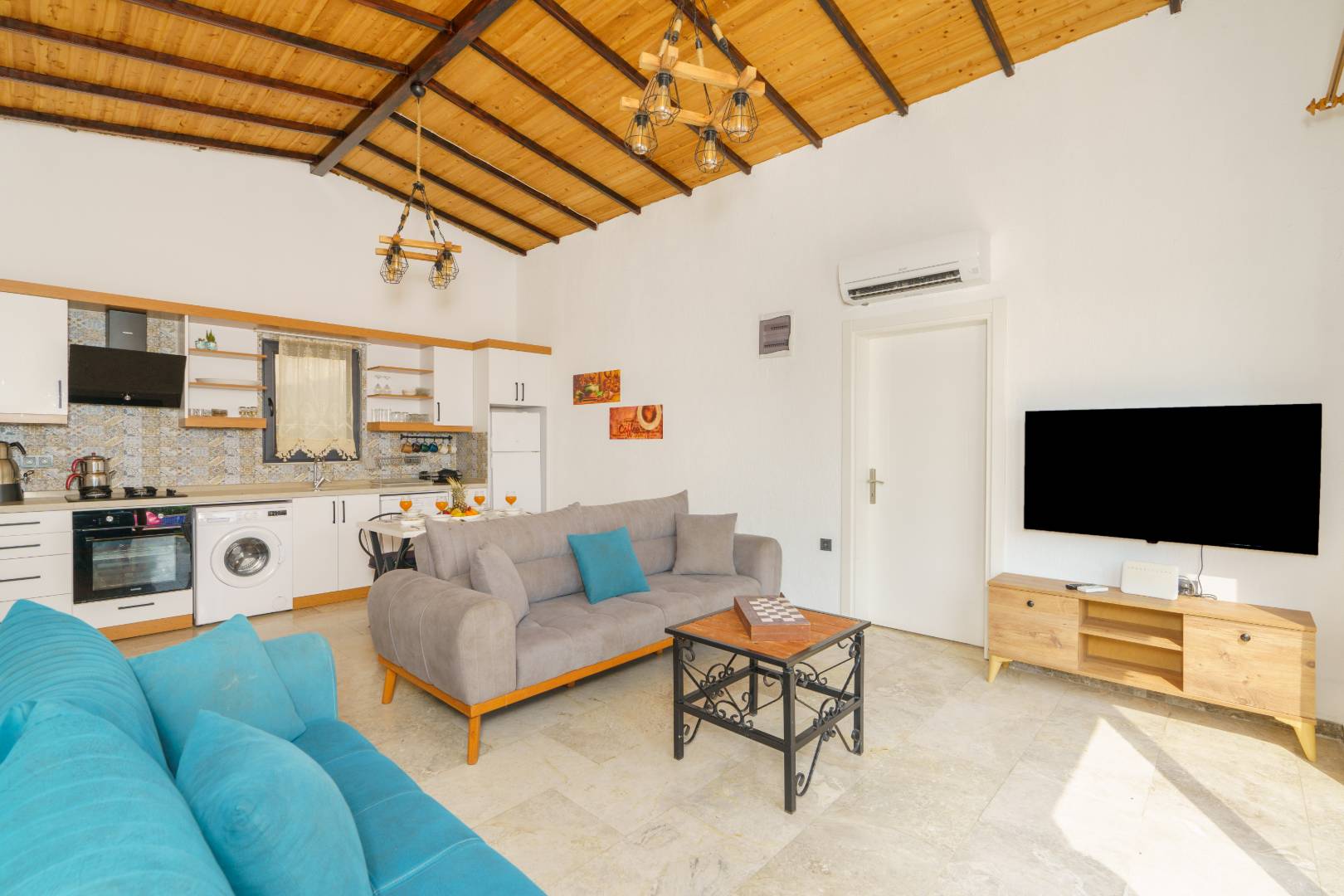 Kaş Üzümlü'de Balayı Çiftlerine Uygun, Özel Havuzlu, Konforlu Villa
