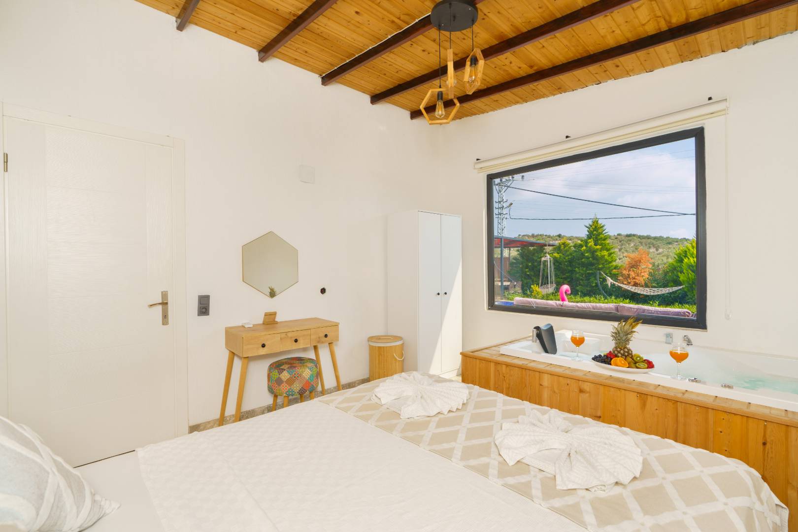 Kaş Üzümlü'de Balayı Çiftlerine Uygun, Özel Havuzlu, Konforlu Villa