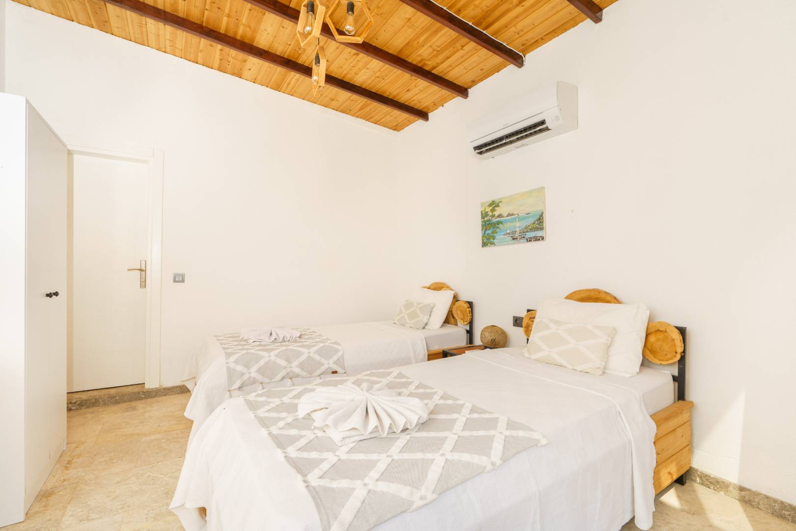 Kaş Üzümlü'de Balayı Çiftlerine Uygun, Özel Havuzlu, Konforlu Villa