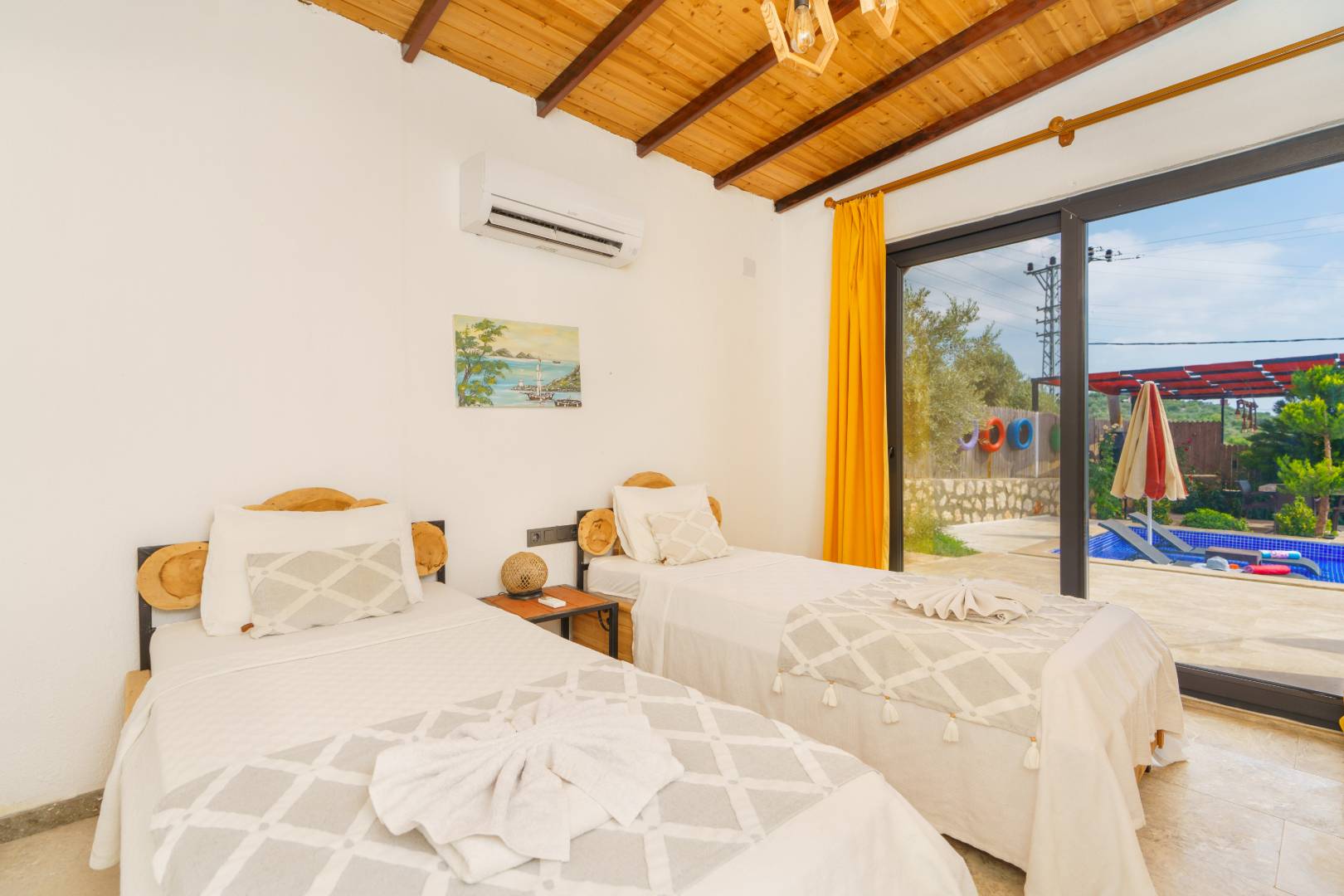 Kaş Üzümlü'de Balayı Çiftlerine Uygun, Özel Havuzlu, Konforlu Villa