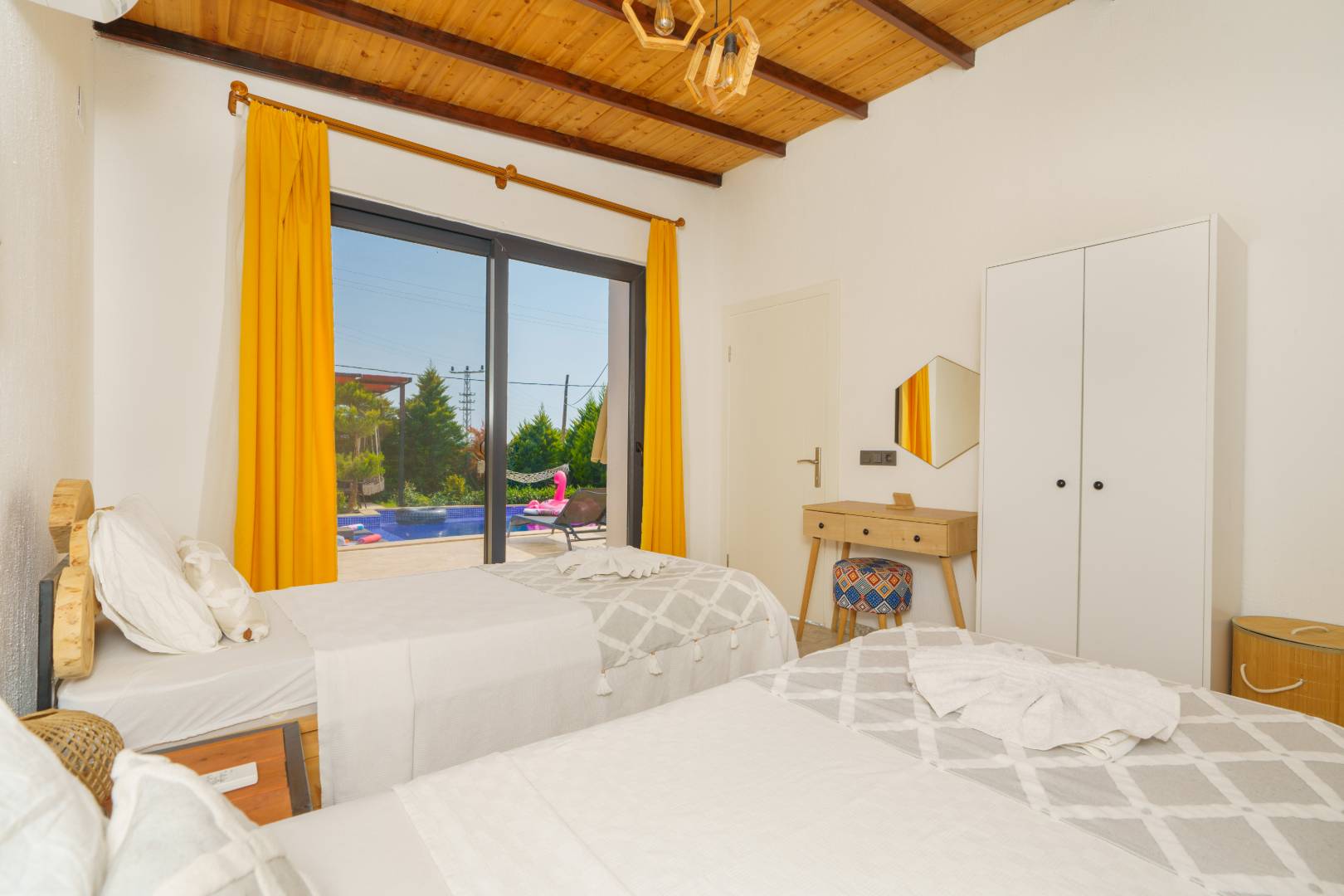 Kaş Üzümlü'de Balayı Çiftlerine Uygun, Özel Havuzlu, Konforlu Villa