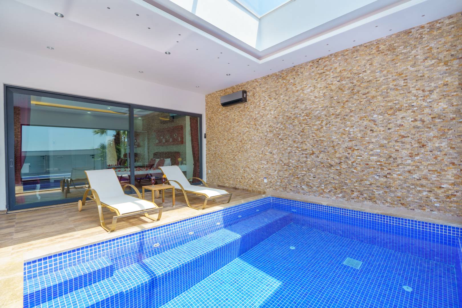 Kaş Üzümlü'de Çekirdek Ailelere Uygun, Özel Havuzlu, Eşsiz Villa