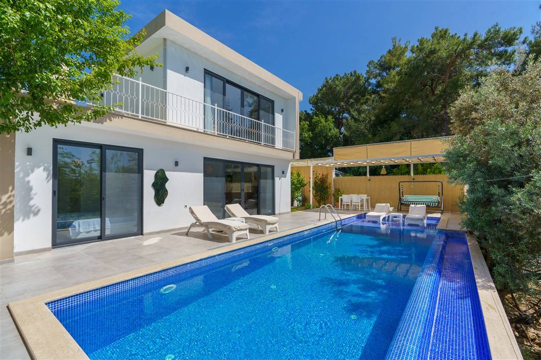 Kaş Üzümlü'de Çocuk Oyun Parklı, Jakuzili, Muhafazakar Villa 41351