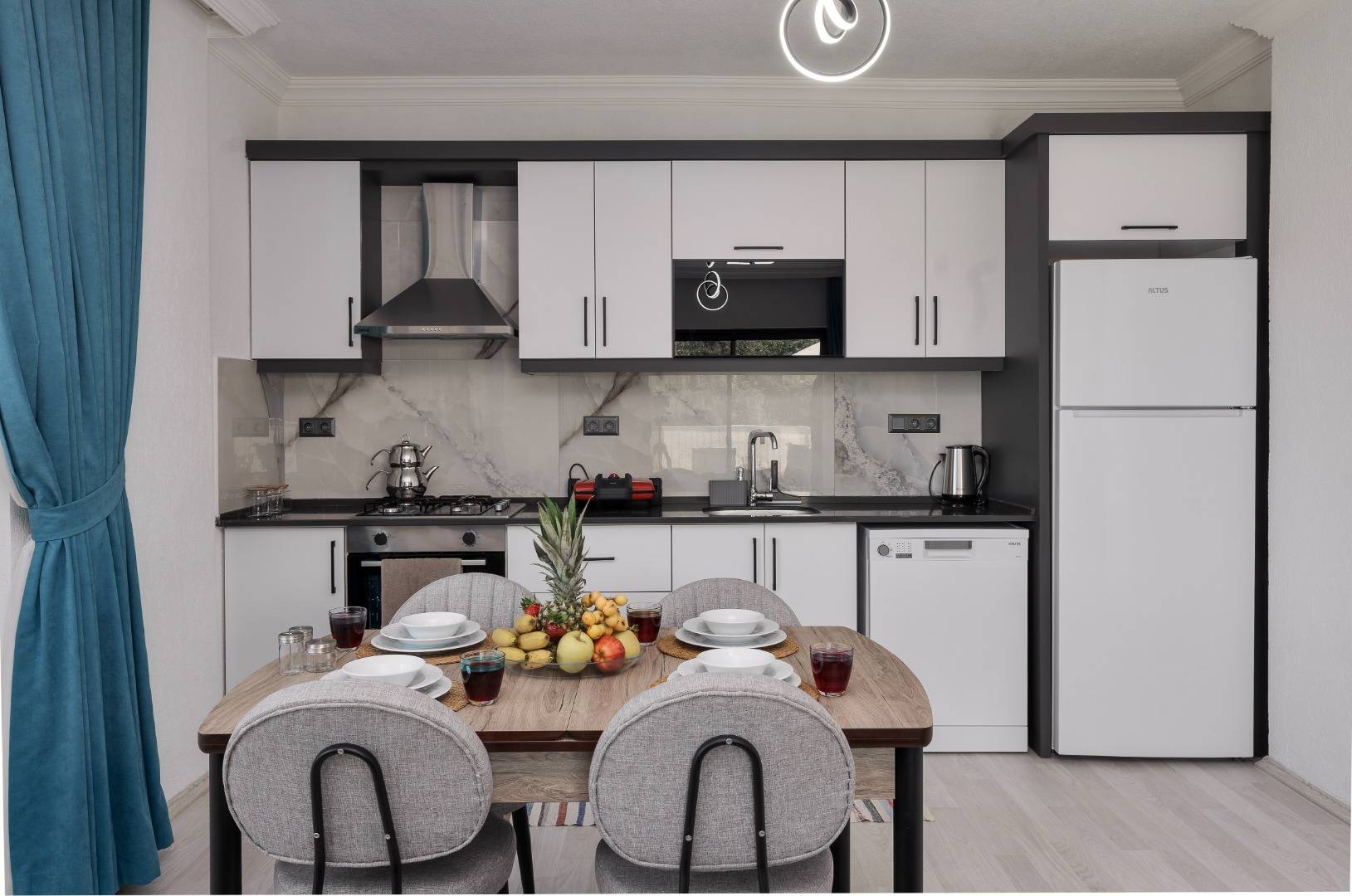 Kaş Üzümlü'de Doğa İle İç İçe, Özel Havuzlu, 5 Kişilik Villa
