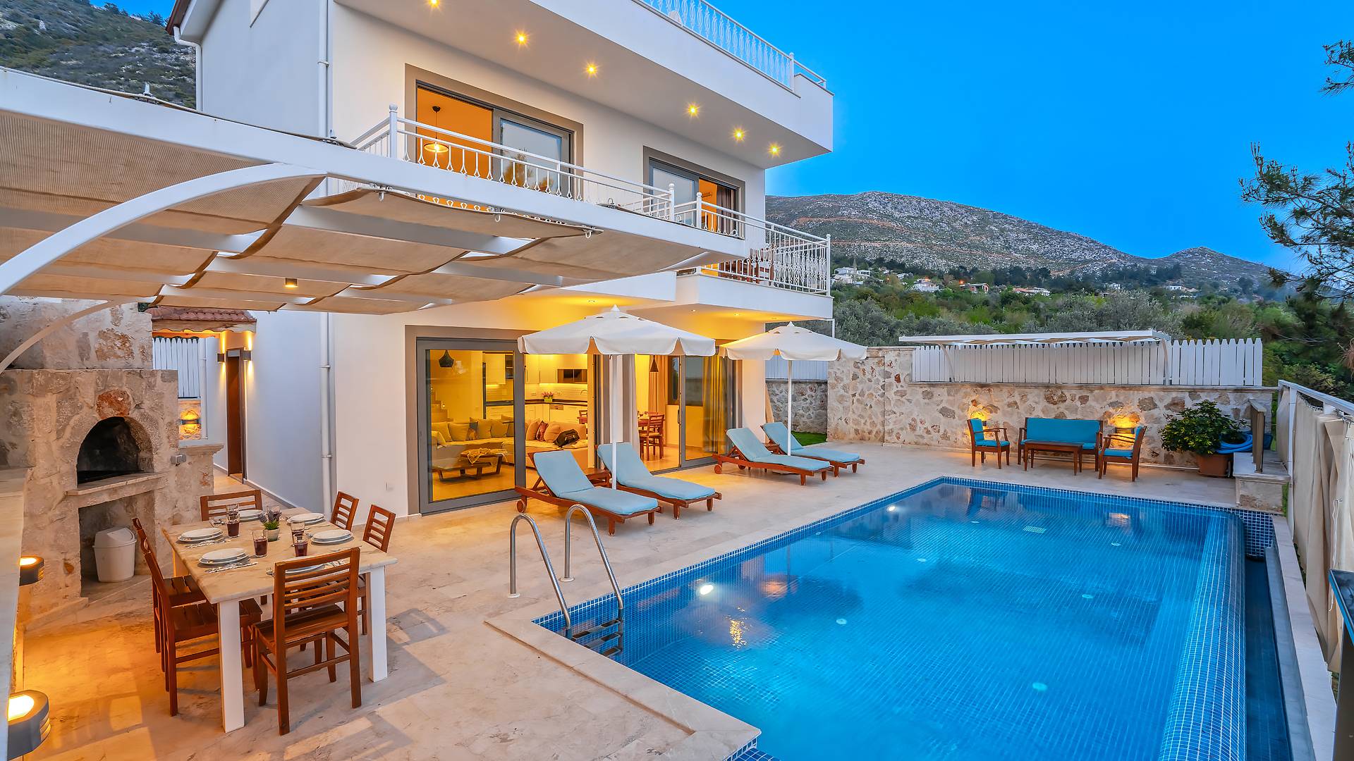 Kaş Üzümlü'de Geniş Ailelere Uygun, Özel Havuzlu, 3+1 Villa