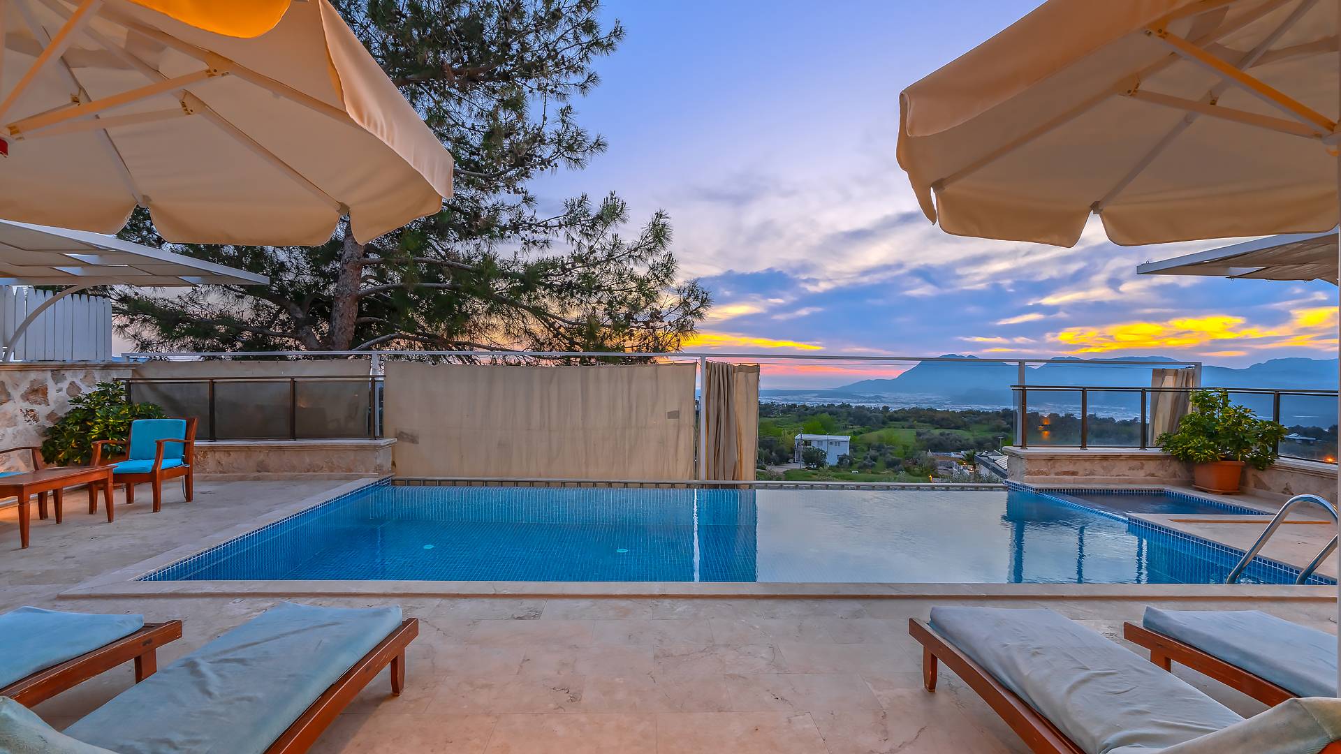 Kaş Üzümlü'de Geniş Ailelere Uygun, Özel Havuzlu, 3+1 Villa