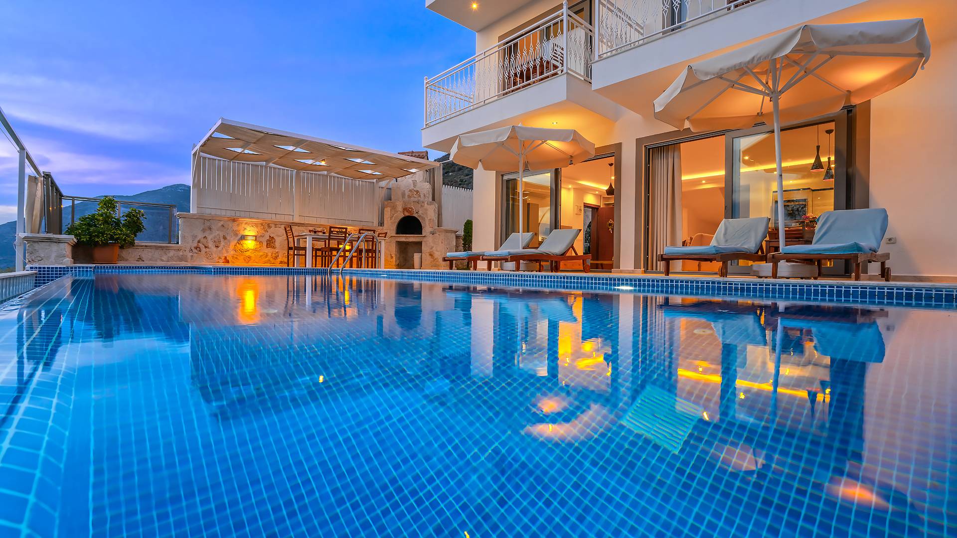 Kaş Üzümlü'de Geniş Ailelere Uygun, Özel Havuzlu, 3+1 Villa