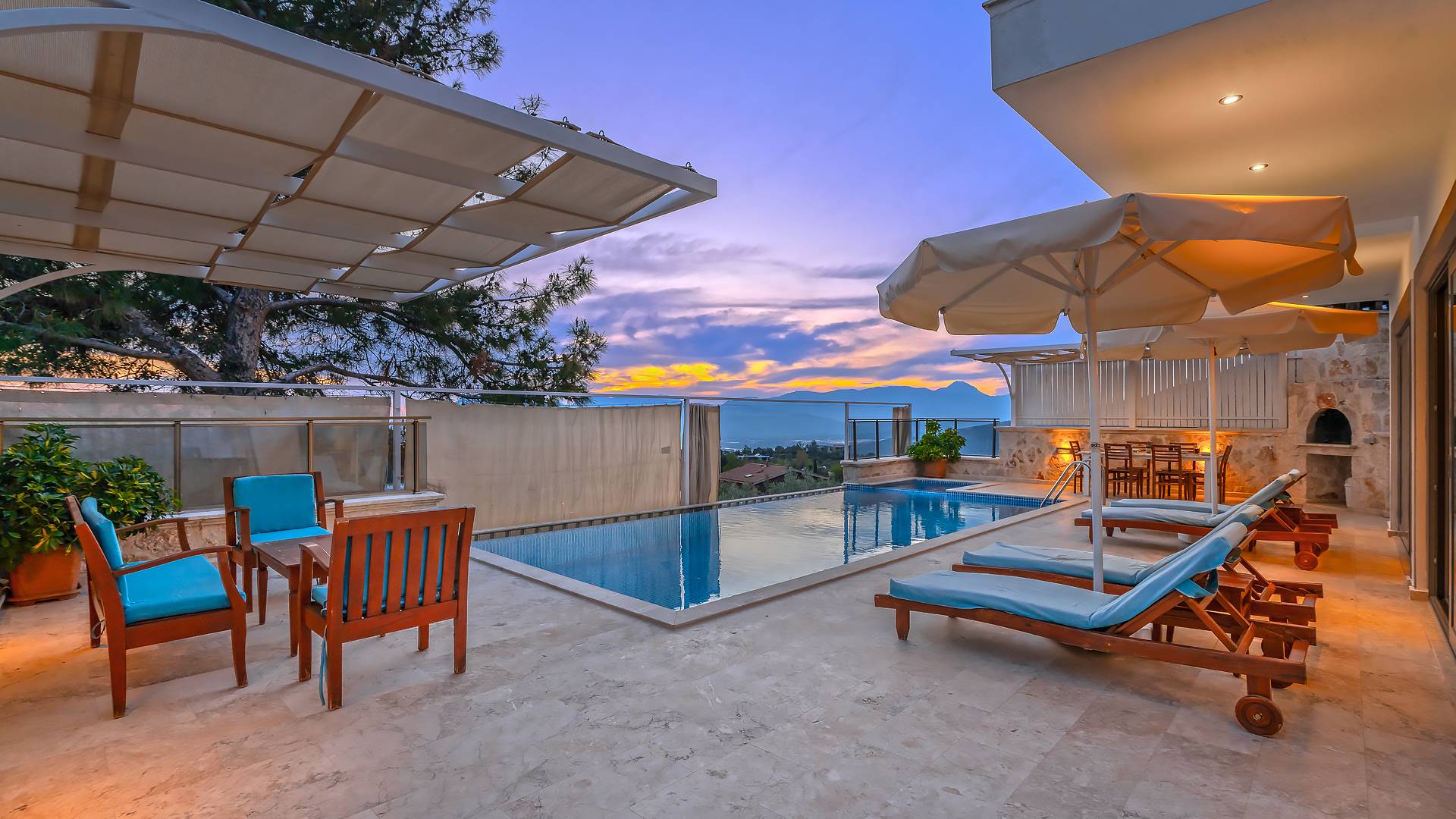 Kaş Üzümlü'de Geniş Ailelere Uygun, Özel Havuzlu, 3+1 Villa