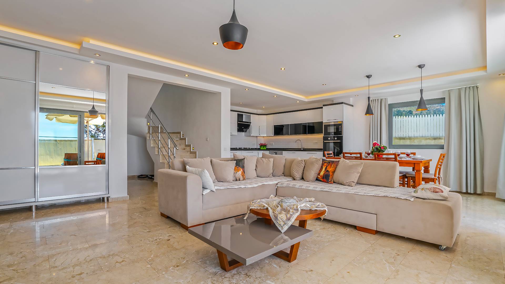 Kaş Üzümlü'de Geniş Ailelere Uygun, Özel Havuzlu, 3+1 Villa