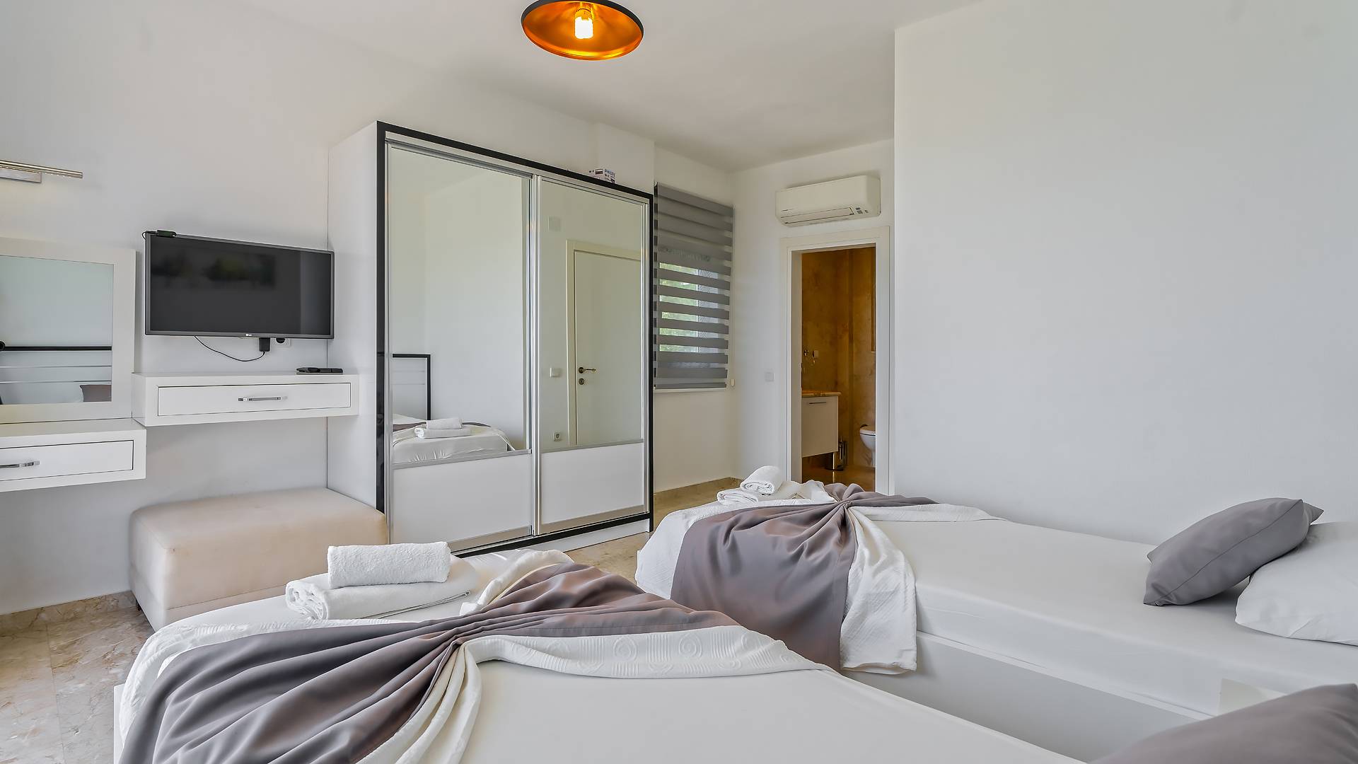Kaş Üzümlü'de Geniş Ailelere Uygun, Özel Havuzlu, 3+1 Villa