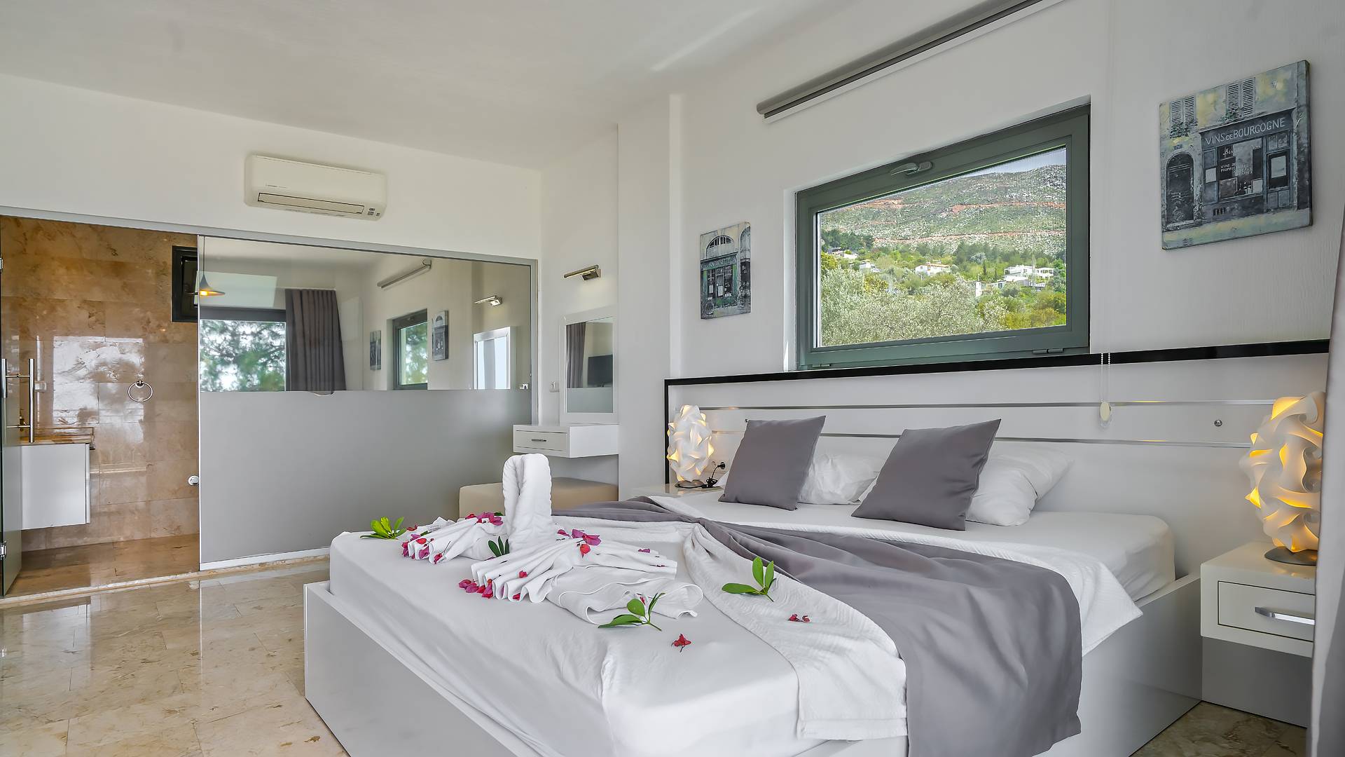 Kaş Üzümlü'de Geniş Ailelere Uygun, Özel Havuzlu, 3+1 Villa