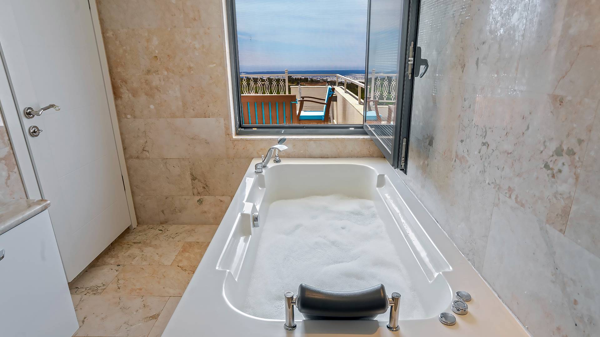 Kaş Üzümlü'de Geniş Ailelere Uygun, Özel Havuzlu, 3+1 Villa