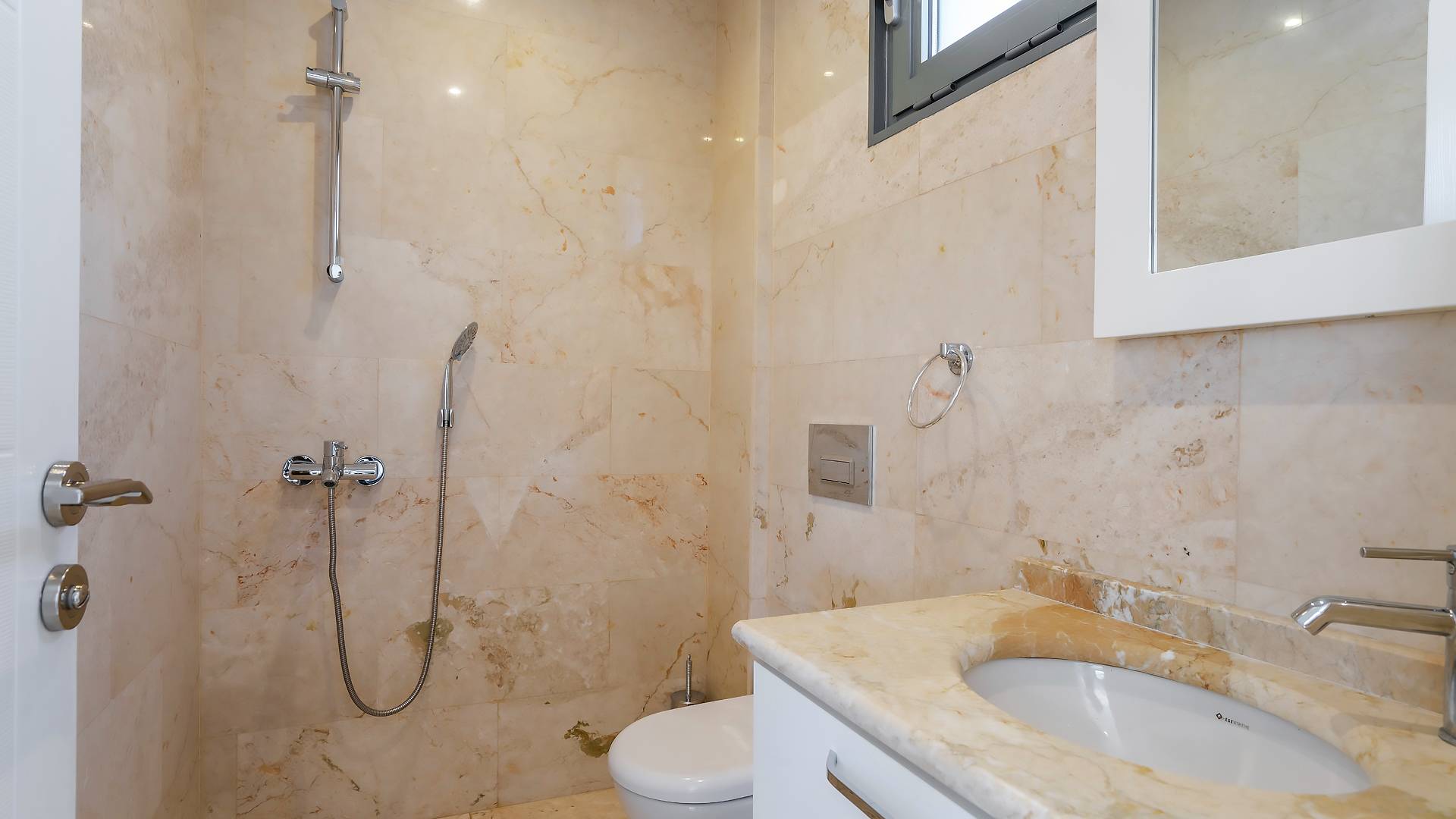 Kaş Üzümlü'de Geniş Ailelere Uygun, Özel Havuzlu, 3+1 Villa