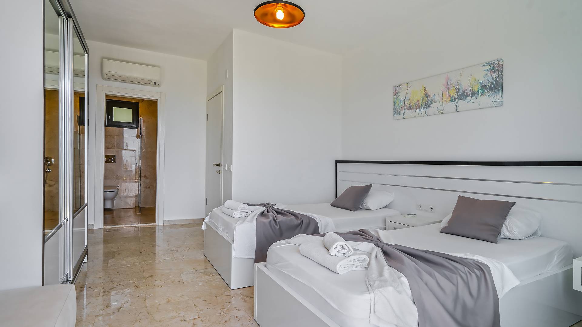Kaş Üzümlü'de Geniş Ailelere Uygun, Özel Havuzlu, 3+1 Villa