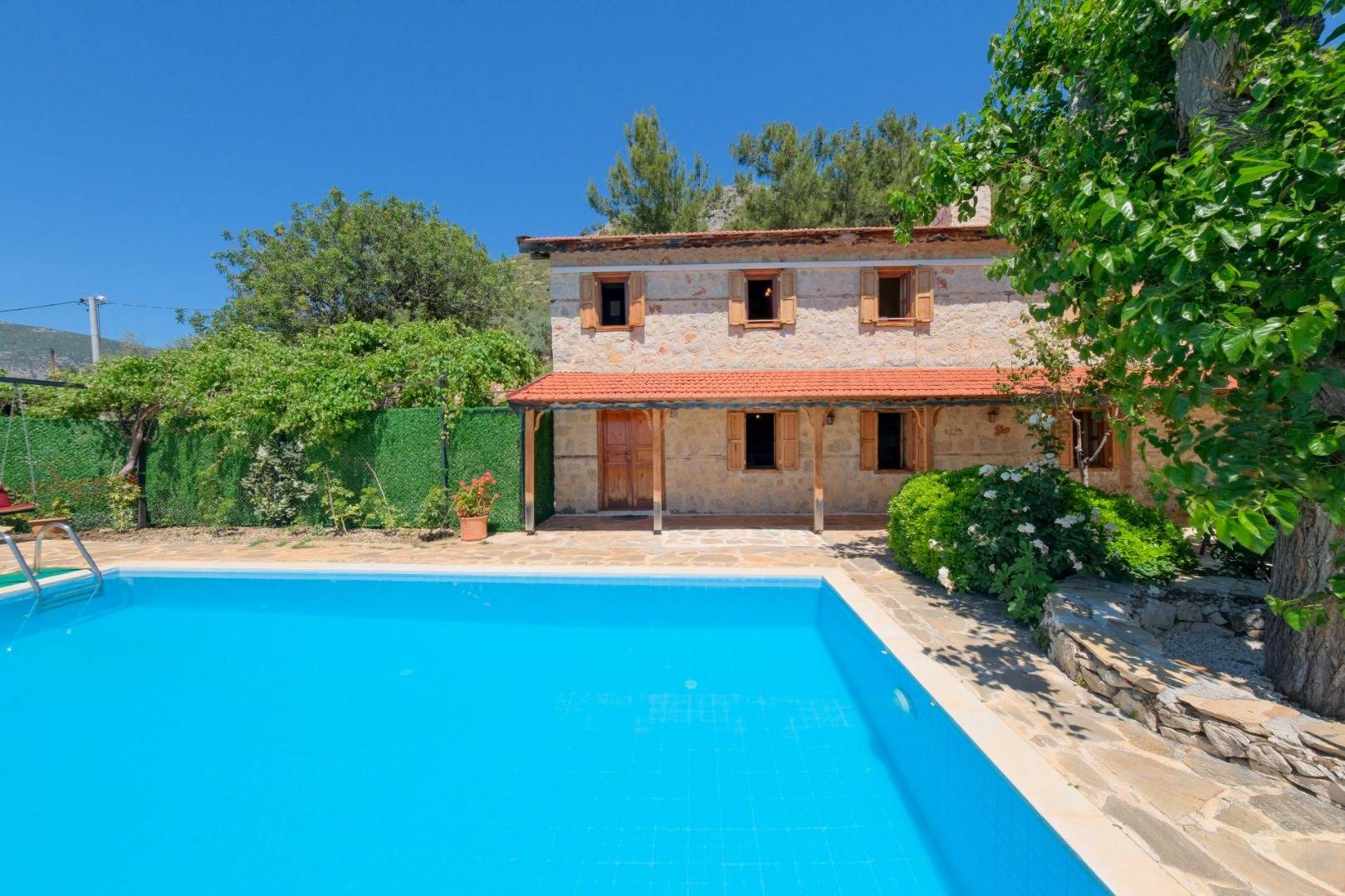 Kaş Üzümlü'de Harika Doğa Manzaralı, Özel Havuzlu, 3+1 Villa