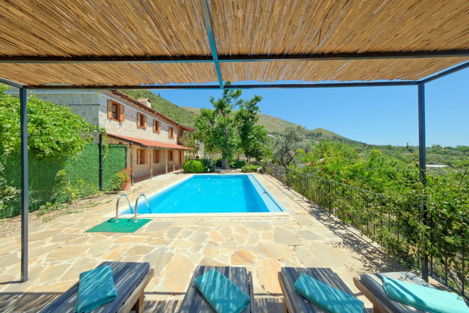 Kaş Üzümlü'de Harika Doğa Manzaralı, Özel Havuzlu, 3+1 Villa