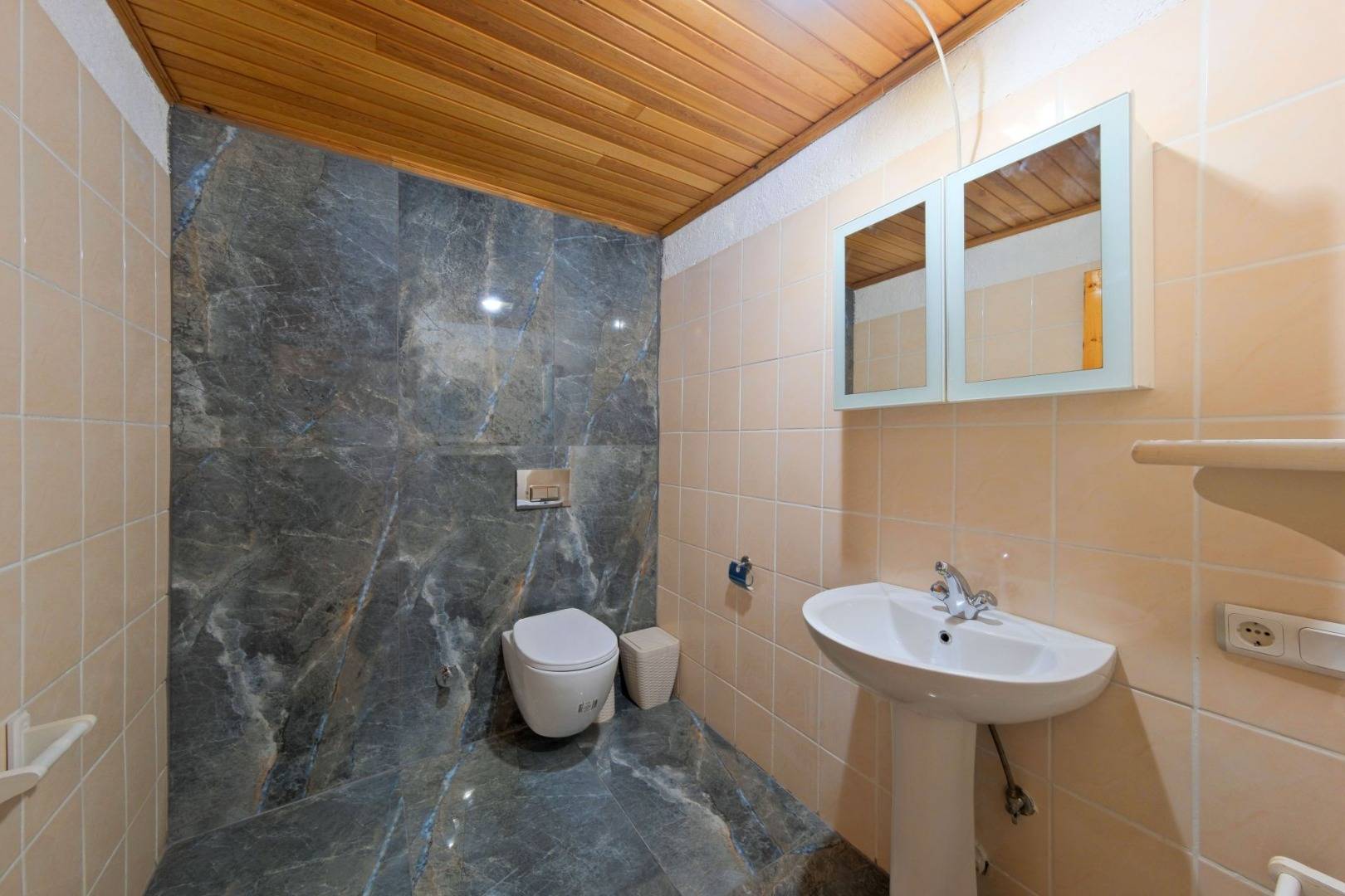 Kaş Üzümlü'de Harika Doğa Manzaralı, Özel Havuzlu, 3+1 Villa