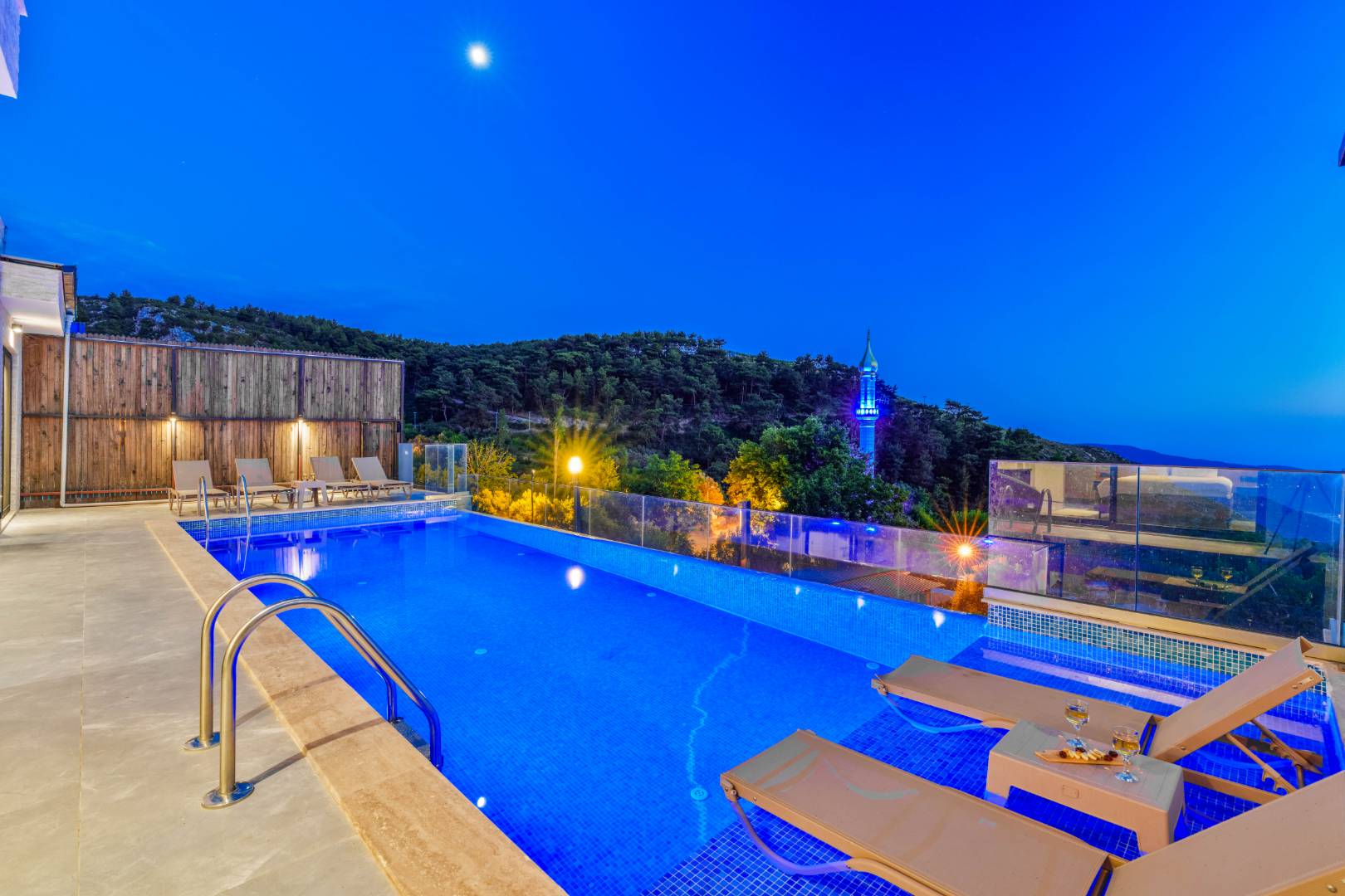 Kaş Üzümlü'de Muhteşem Doğa Manzaralı, Özel Havuzlu, 3+1 Villa